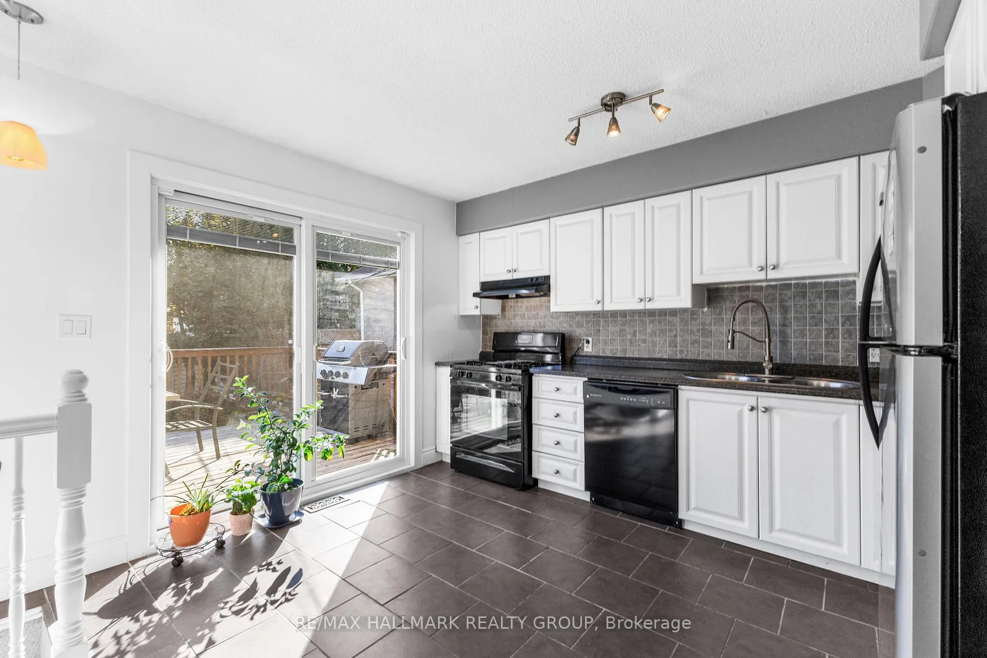 Photo 10 of 1902 Rosebella Avenue, Ottawa, Blossom Park/Leitrim — HOMEH
