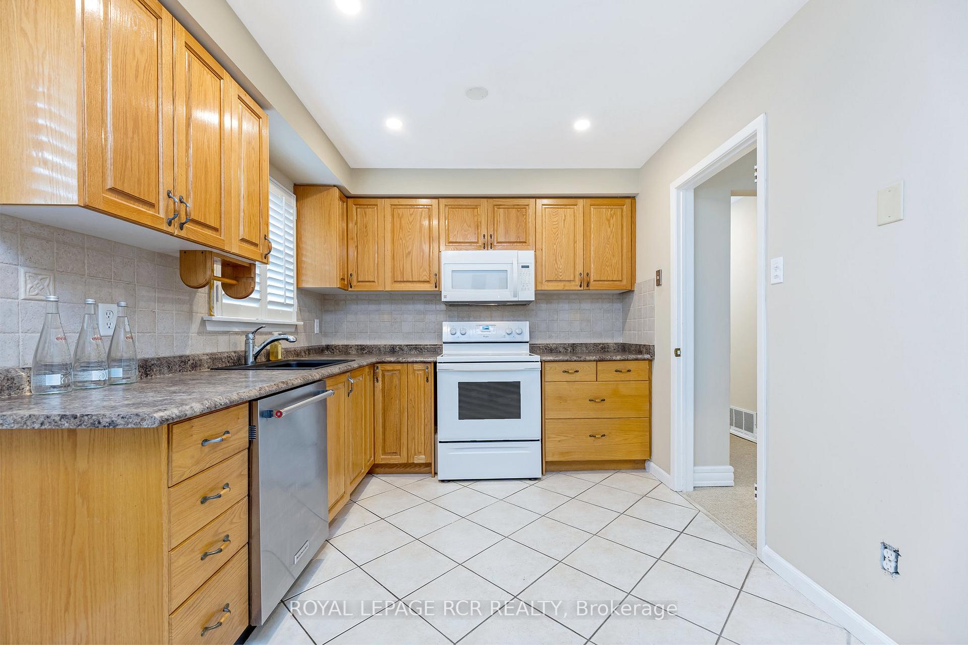 Photo 8 of 37 Grassmere Crescent, Brampton, Northgate — HOMEH