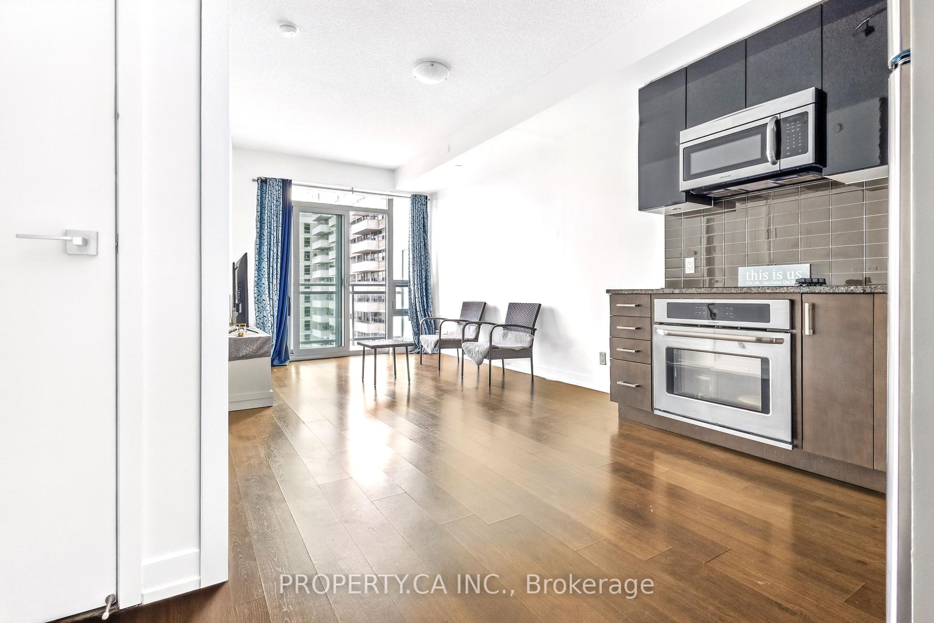 Photo 3 of Unit 2019, 98 Lillian Street, Toronto, Mount Pleasant West — HOMEH