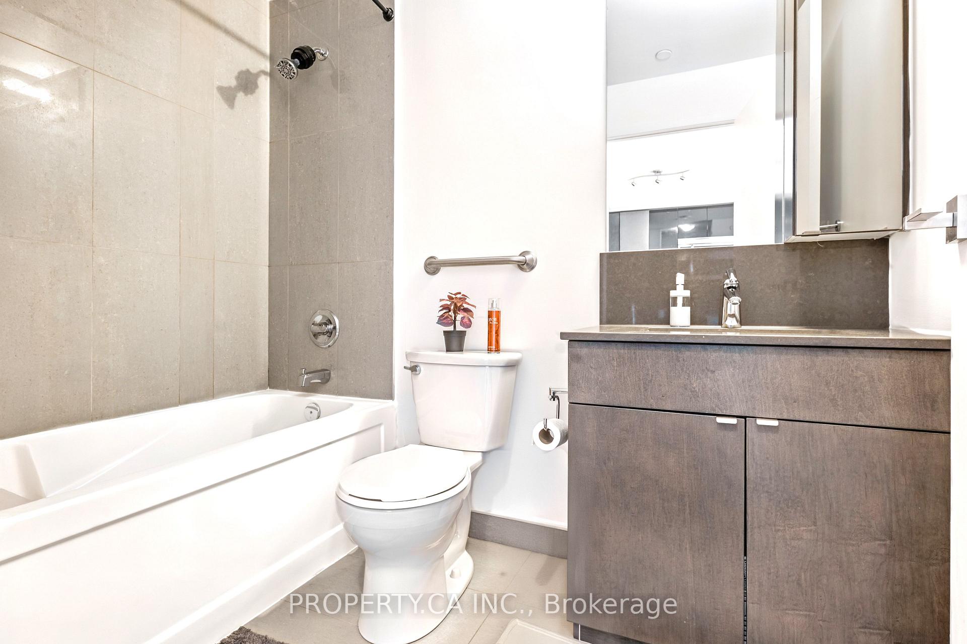 Photo 5 of Unit 2019, 98 Lillian Street, Toronto, Mount Pleasant West — HOMEH