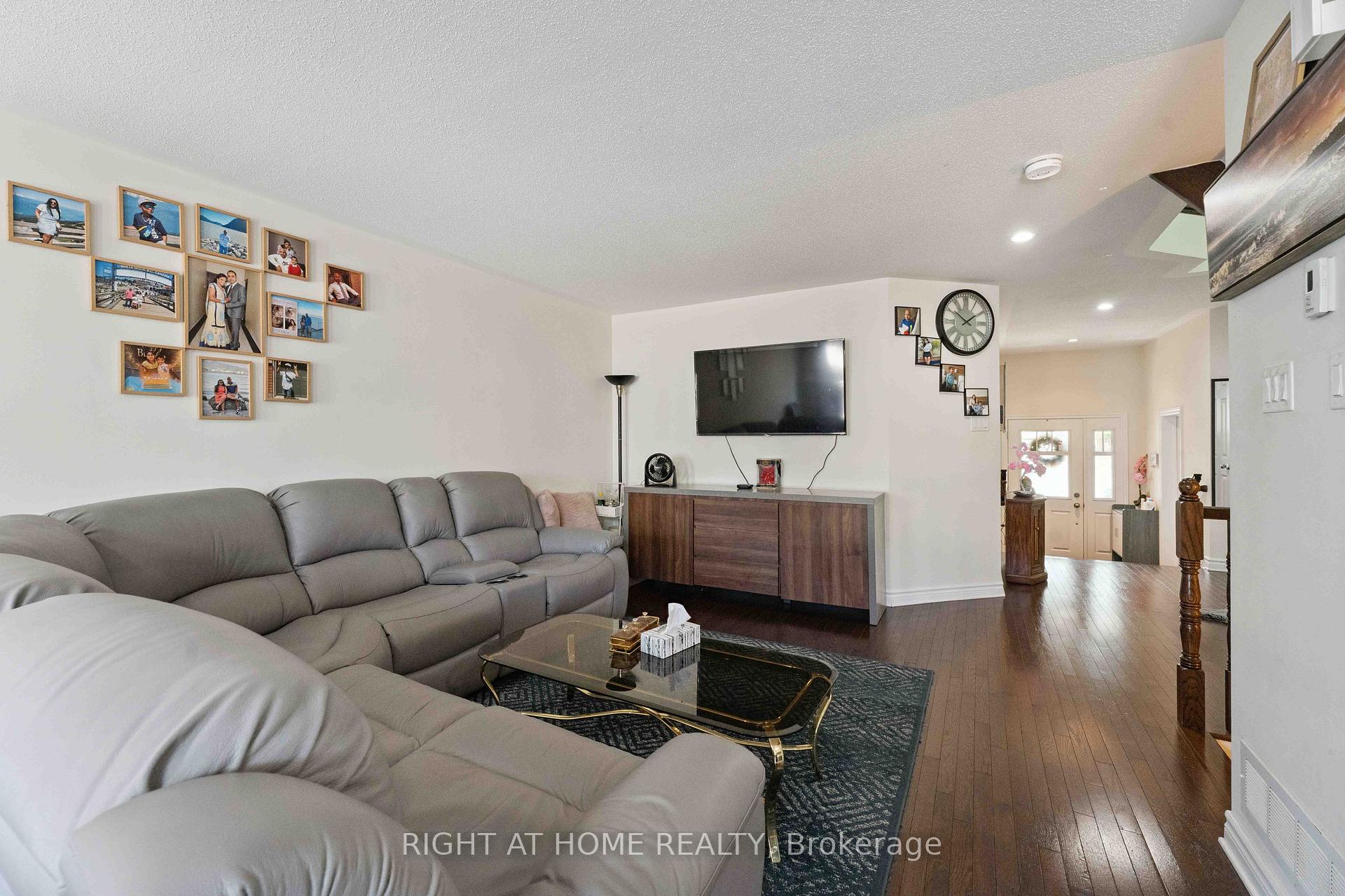 Photo 5 of 173 Garrity Crescent, Ottawa, Barrhaven - Strandherd — HOMEH