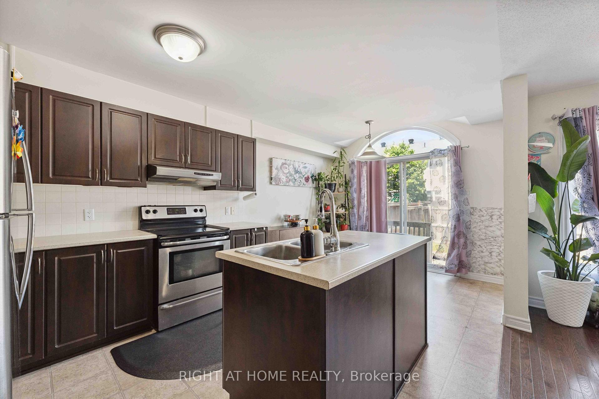 Photo 4 of 173 Garrity Crescent, Ottawa, Barrhaven - Strandherd — HOMEH