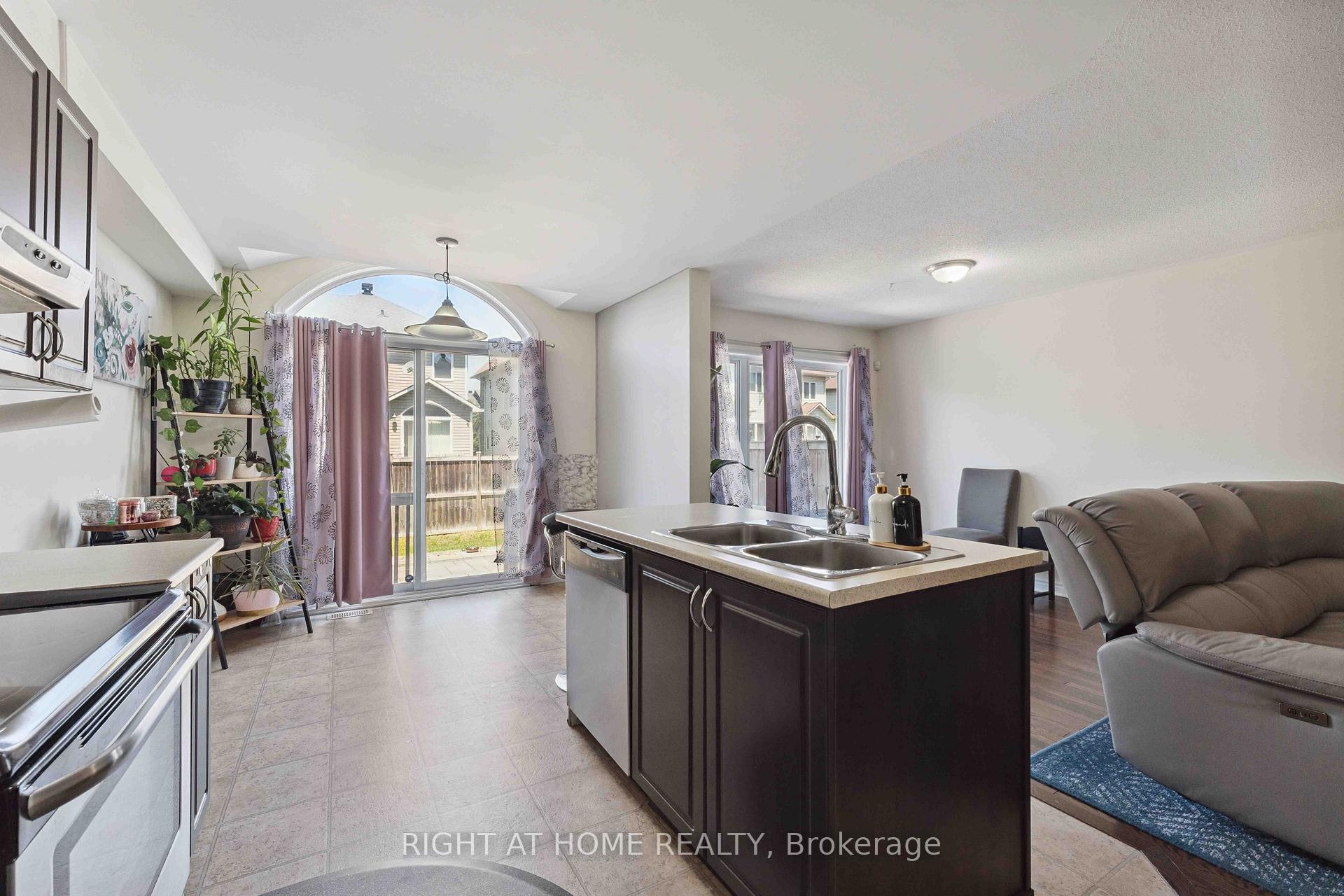 Photo 6 of 173 Garrity Crescent, Ottawa, Barrhaven - Strandherd — HOMEH