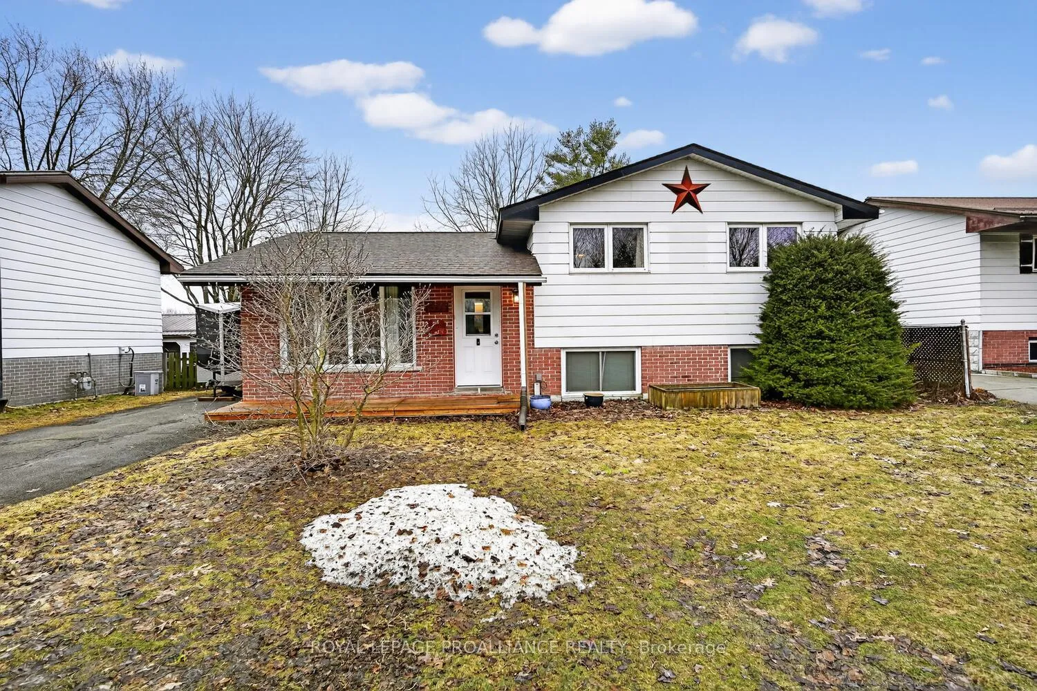 Photo 1 of 1358 Windsor Drive, Brockville — HOMEH