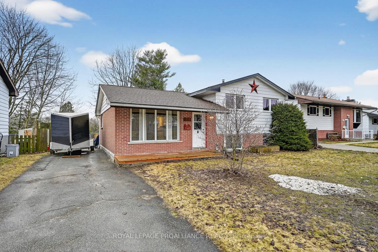 Photo 2 of 1358 Windsor Drive, Brockville — HOMEH