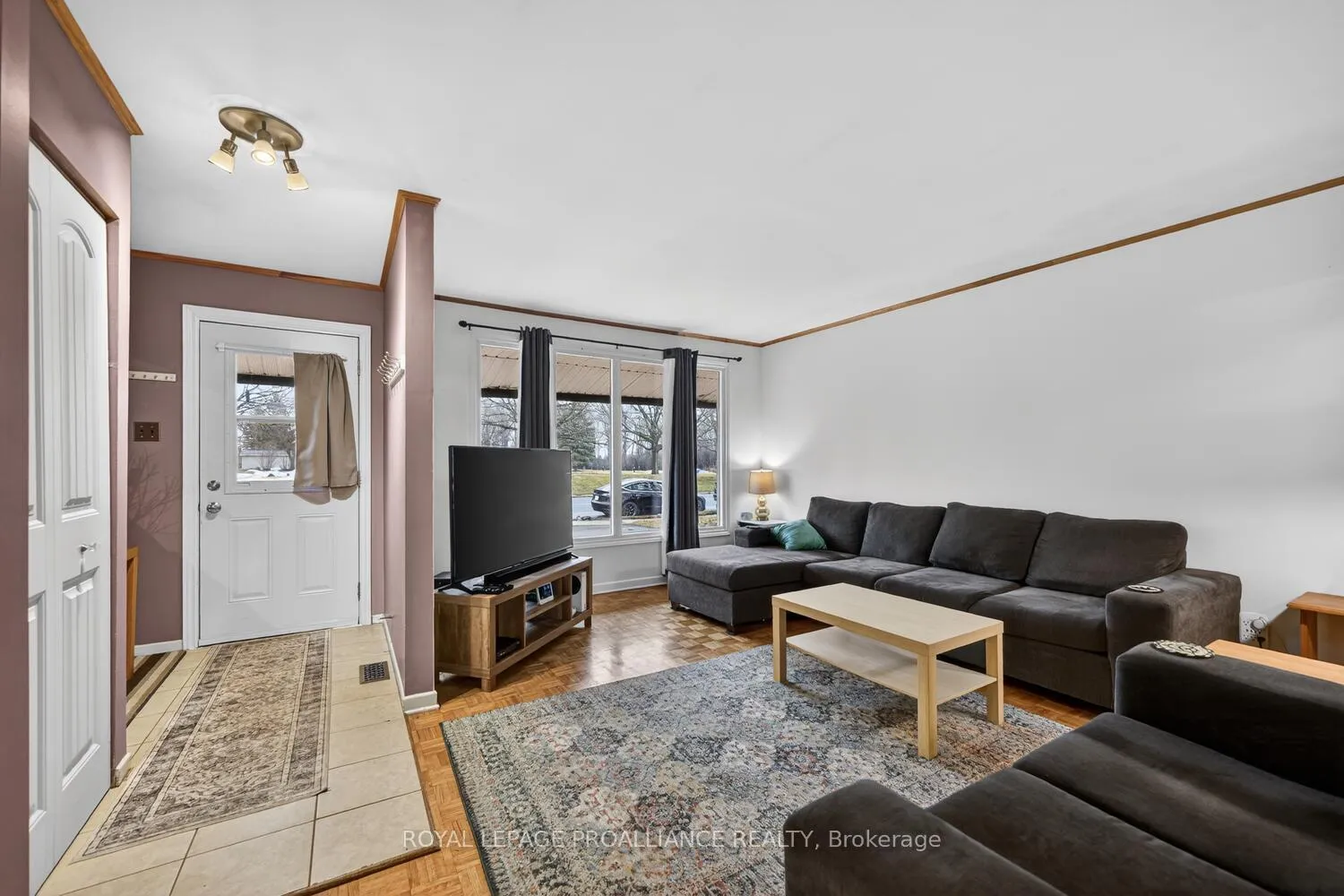 Photo 5 of 1358 Windsor Drive, Brockville — HOMEH