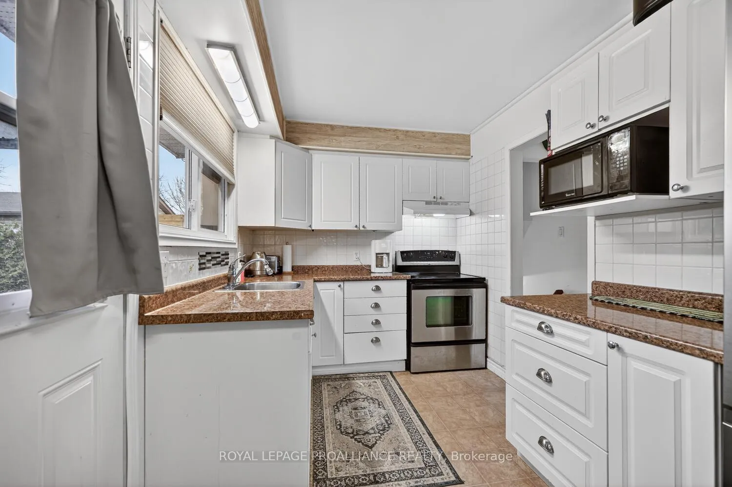 Photo 9 of 1358 Windsor Drive, Brockville — HOMEH