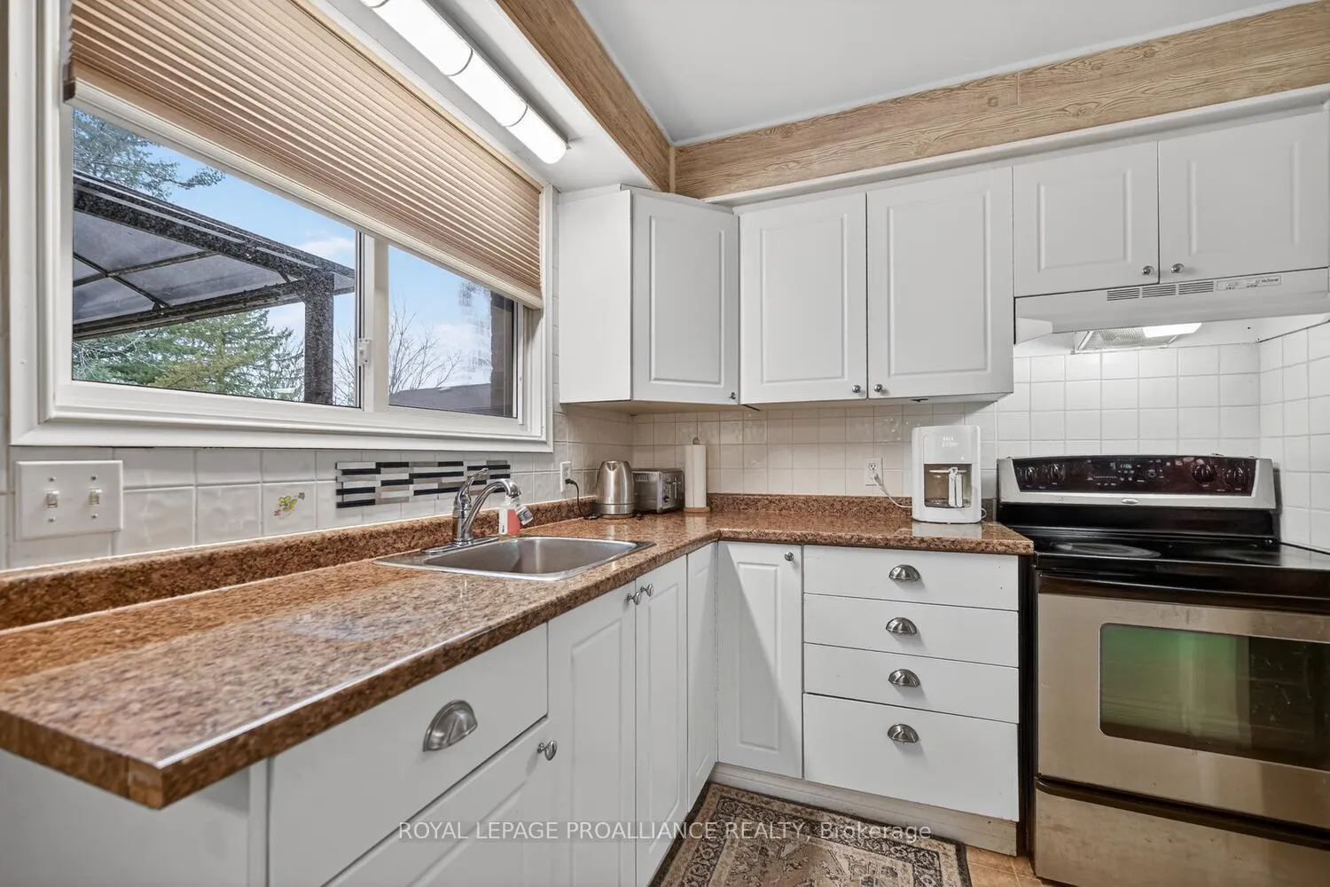 Photo 10 of 1358 Windsor Drive, Brockville — HOMEH