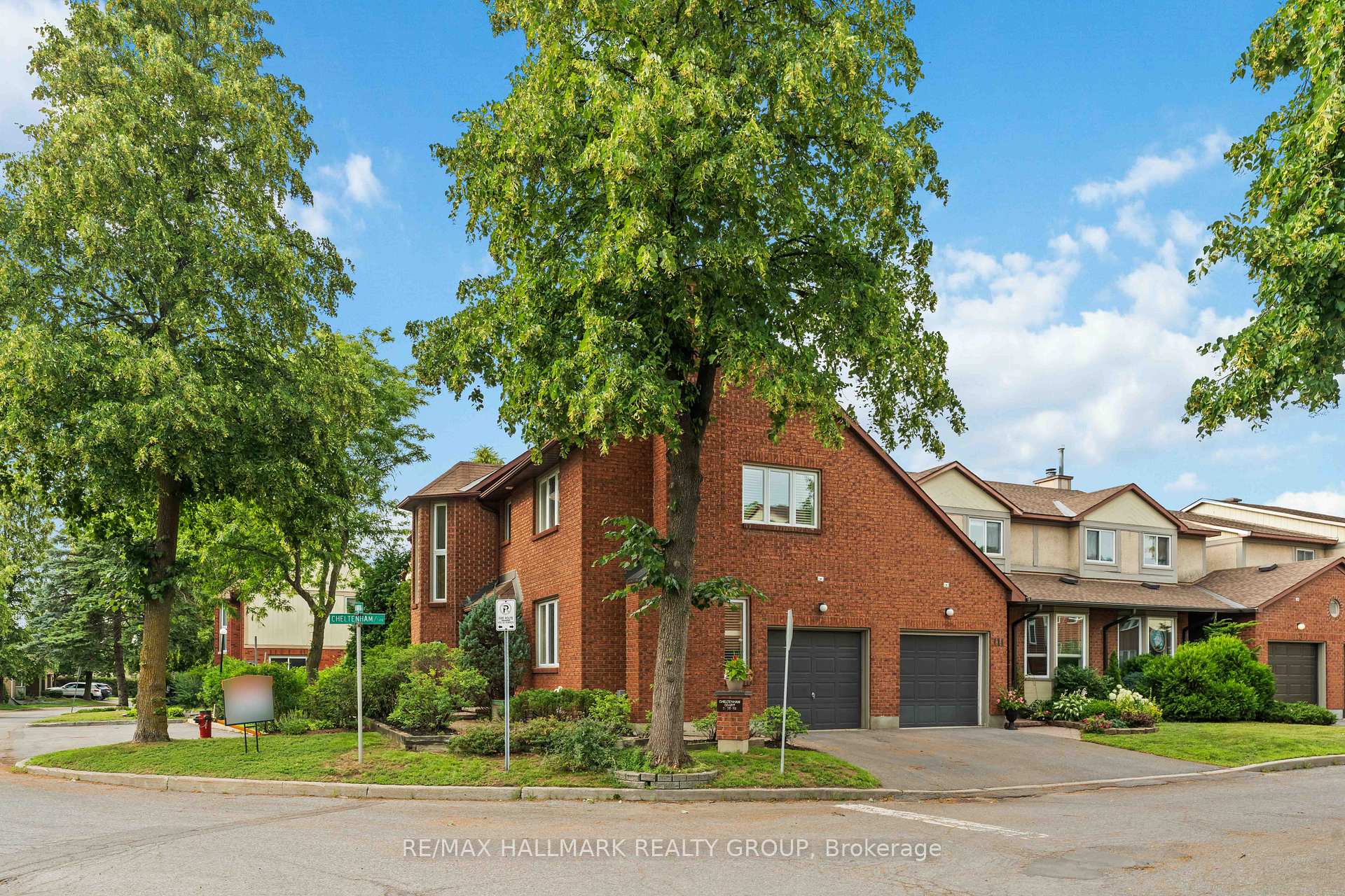 Photo 1 of 11 Buckingham Private, Ottawa, Hunt Club Woods — HOMEH