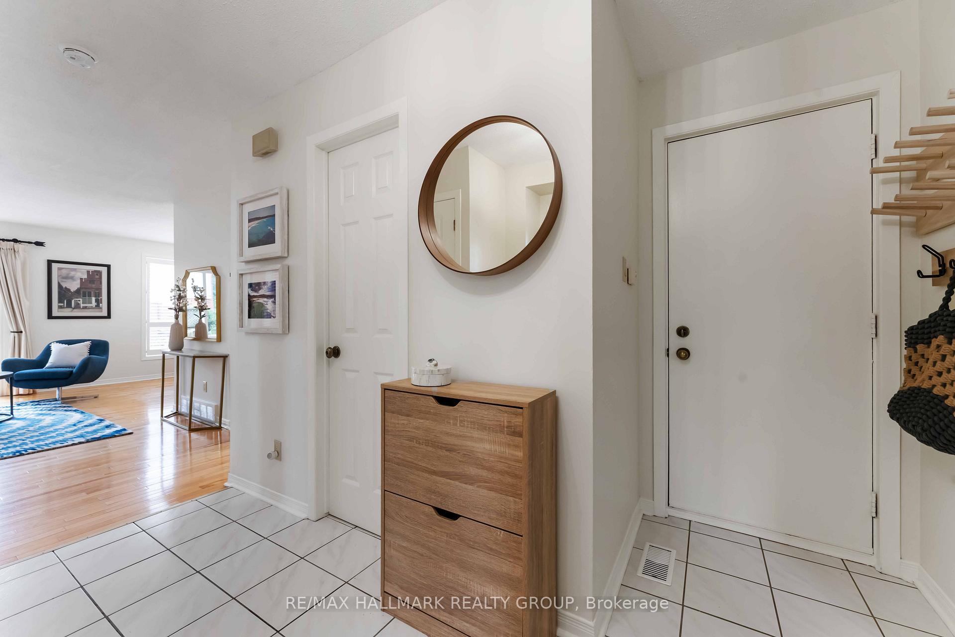 Photo 4 of 11 Buckingham Private, Ottawa, Hunt Club Woods — HOMEH