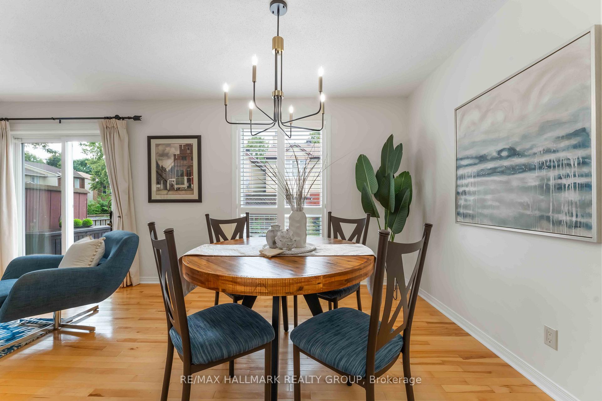 Photo 8 of 11 Buckingham Private, Ottawa, Hunt Club Woods — HOMEH