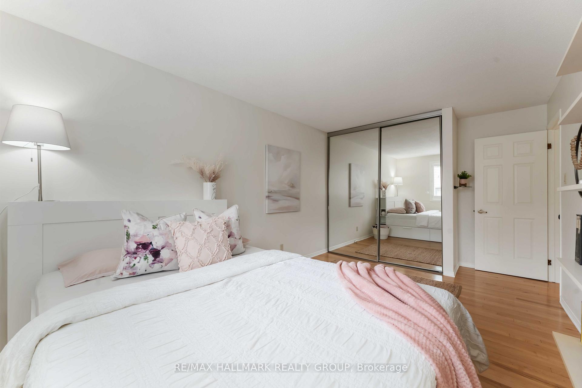 Photo 23 of 11 Buckingham Private, Ottawa, Hunt Club Woods — HOMEH
