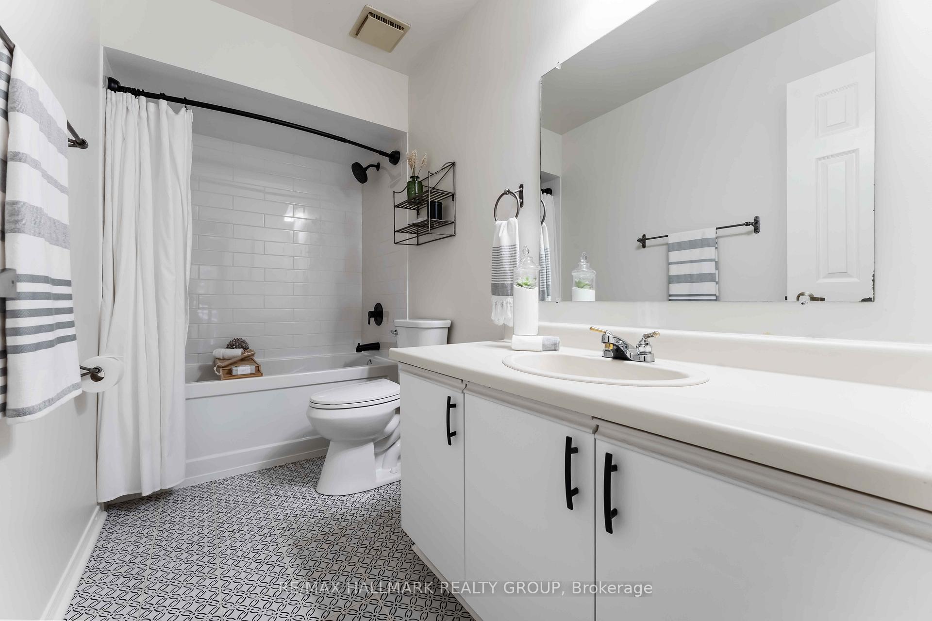 Photo 24 of 11 Buckingham Private, Ottawa, Hunt Club Woods — HOMEH
