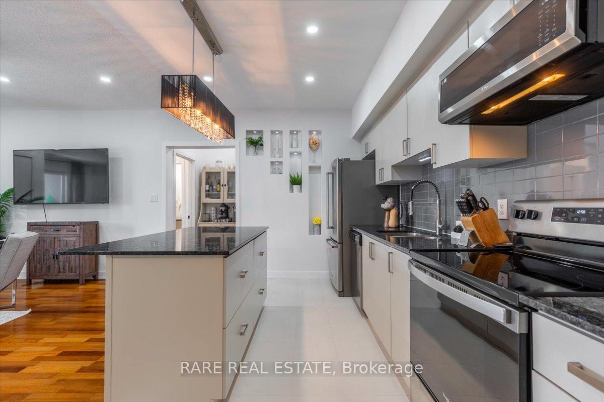 Photo 6 of Unit 210, 4 Spice Way, Barrie, Rural Barrie Southeast — HOMEH