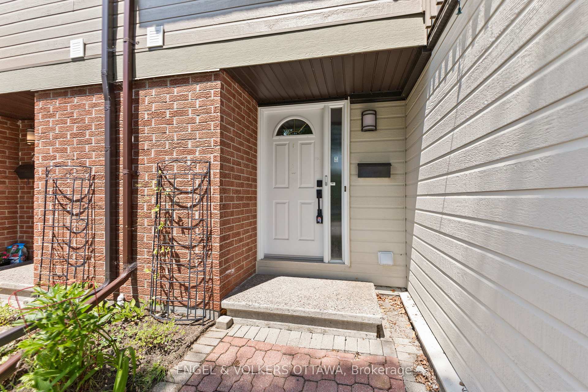 Photo 2 of Unit 3, 3205 Uplands Drive, Ottawa, Hunt Club Woods — HOMEH