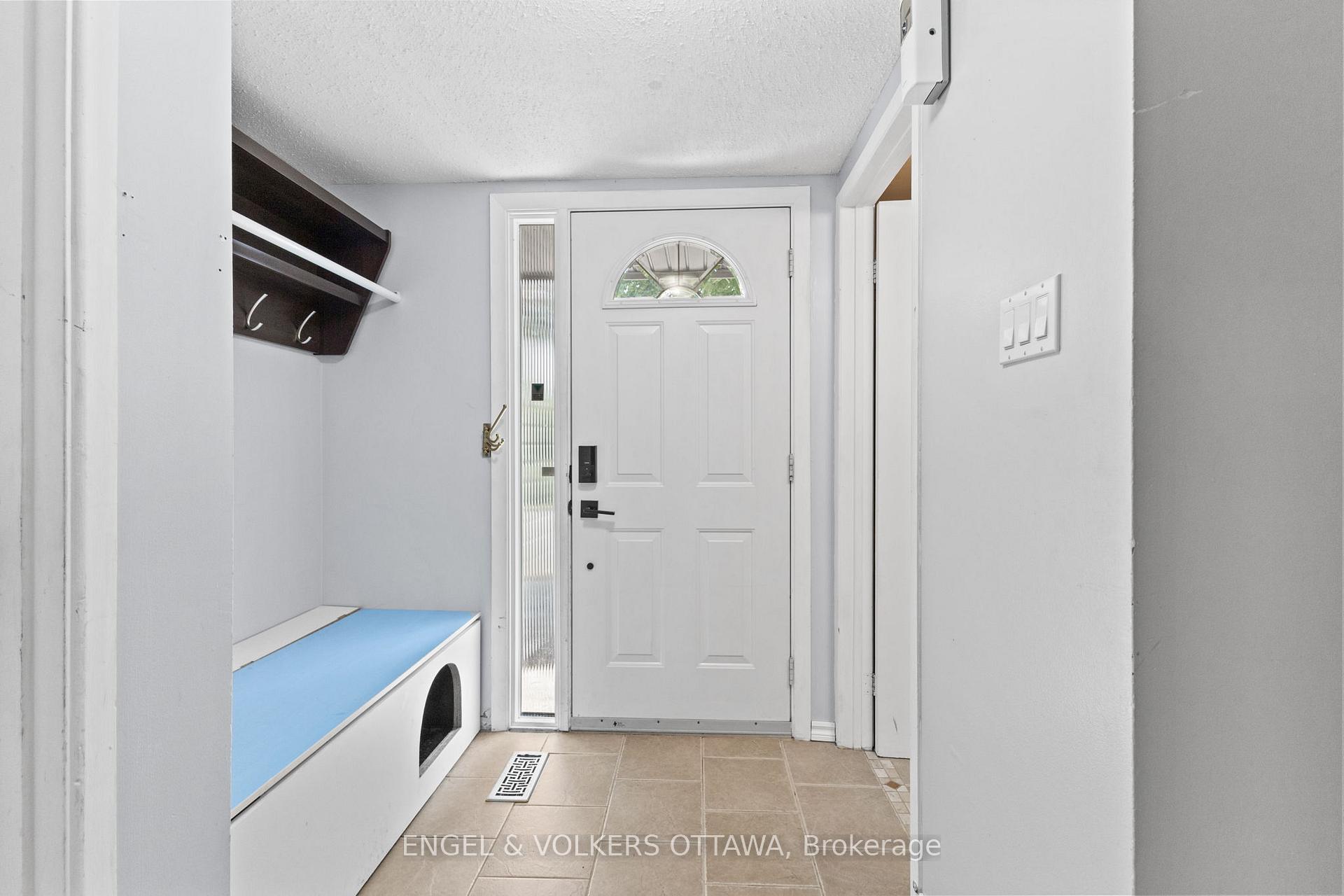 Photo 3 of Unit 3, 3205 Uplands Drive, Ottawa, Hunt Club Woods — HOMEH