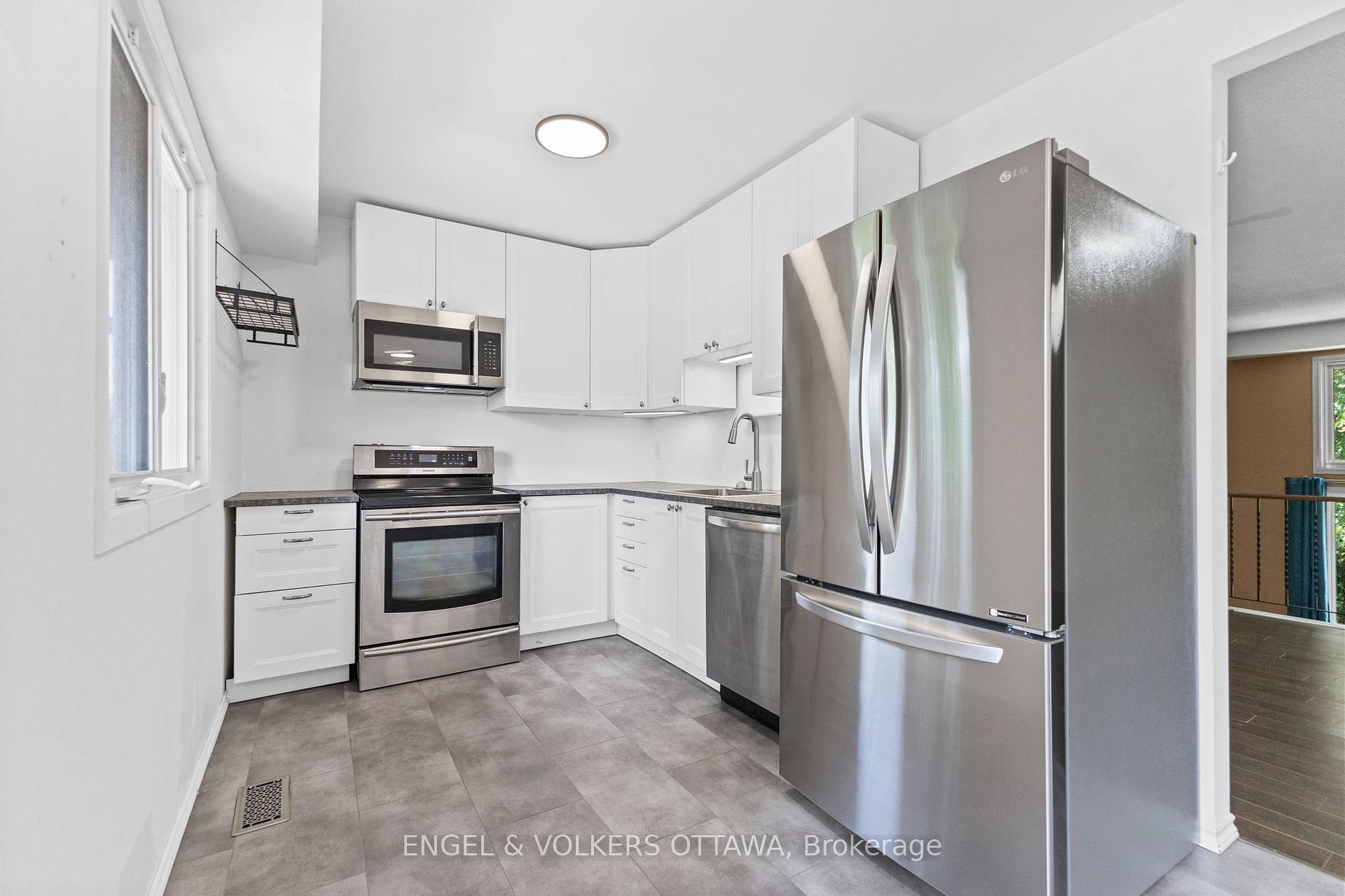 Photo 11 of Unit 3, 3205 Uplands Drive, Ottawa, Hunt Club Woods — HOMEH