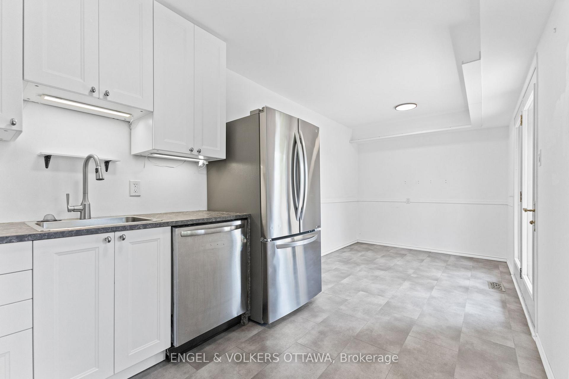 Photo 12 of Unit 3, 3205 Uplands Drive, Ottawa, Hunt Club Woods — HOMEH