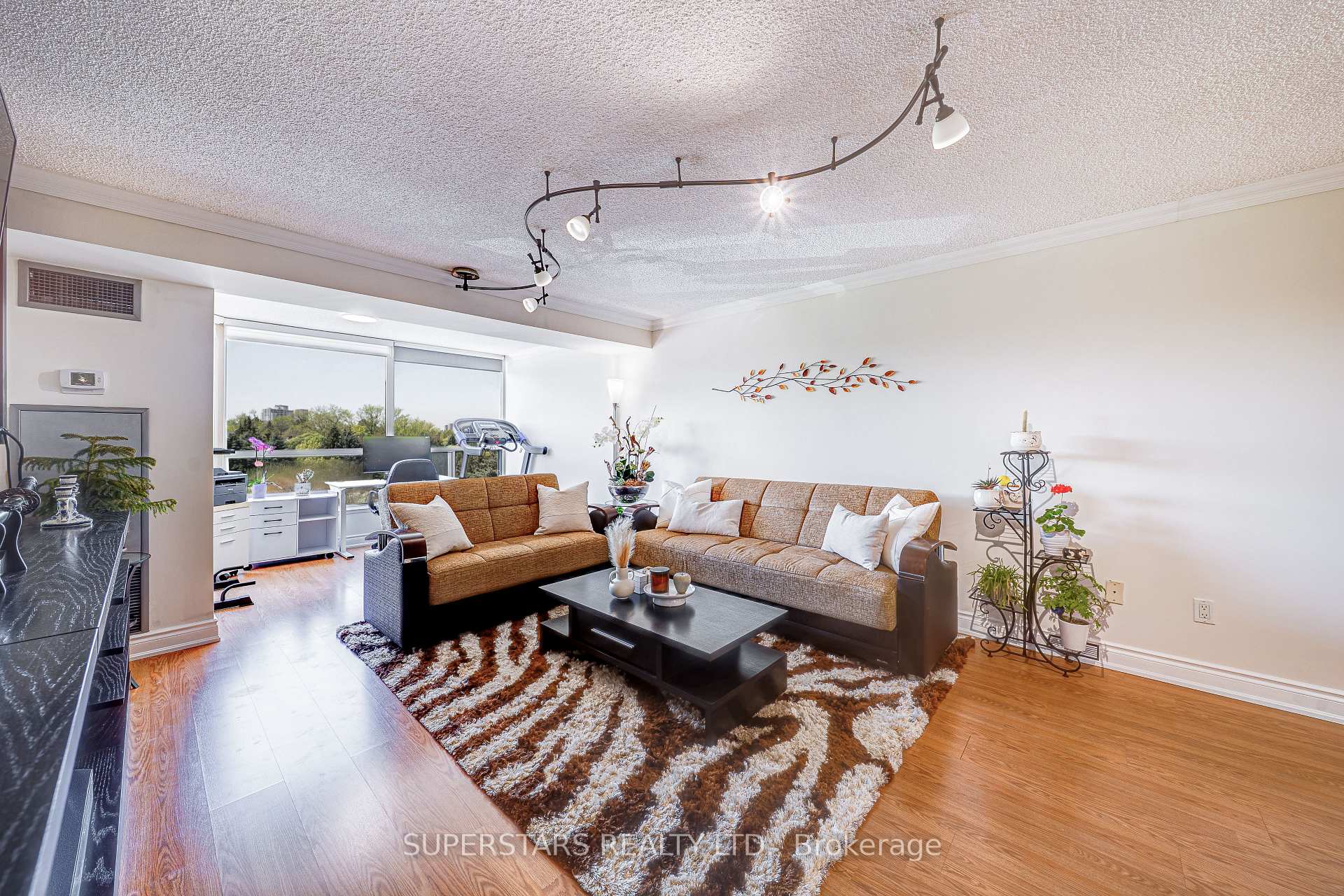 Photo 5 of Unit 512, 7300 Yonge Street, Vaughan, Crestwood-Springfarm-Yorkhill — HOMEH
