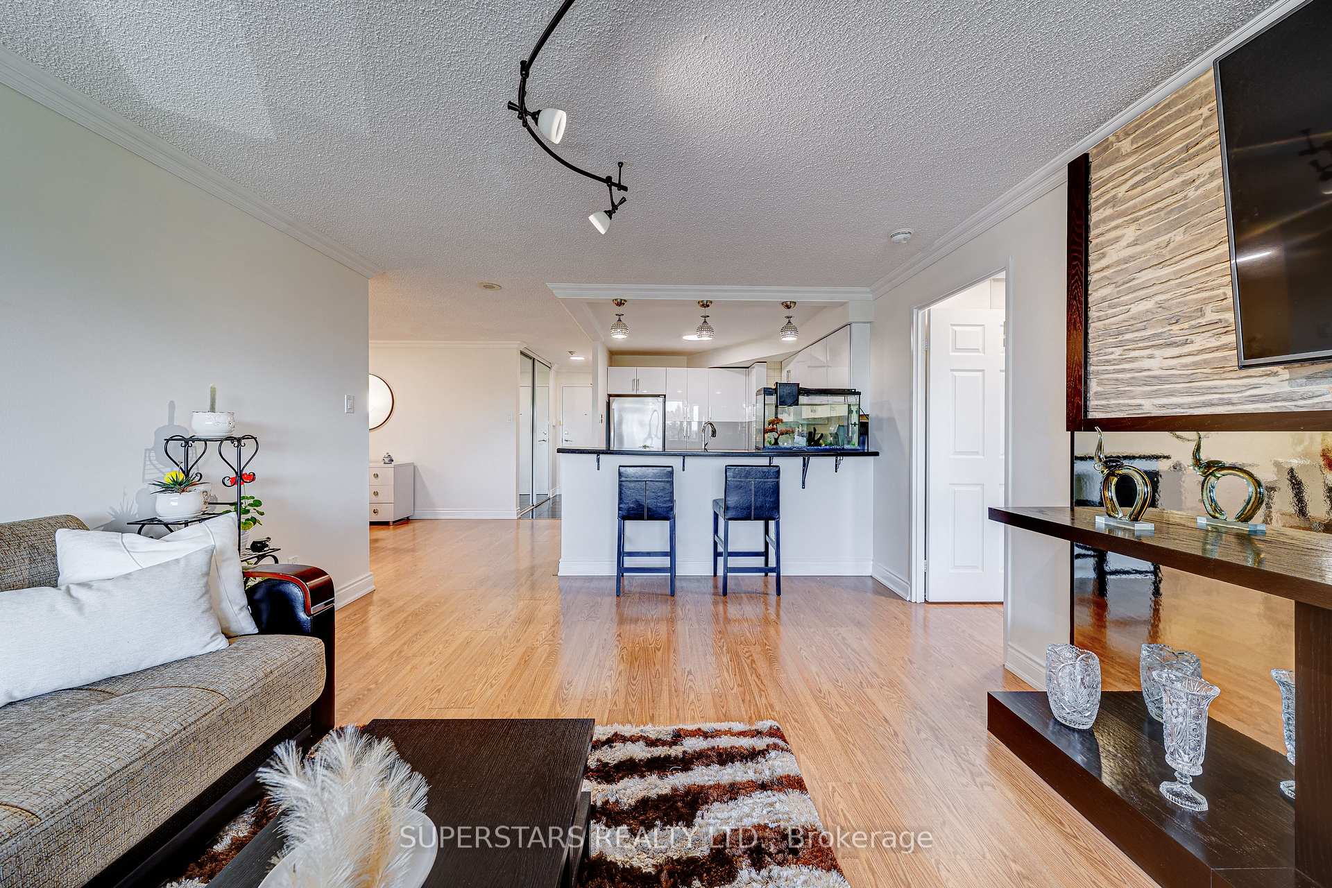 Photo 7 of Unit 512, 7300 Yonge Street, Vaughan, Crestwood-Springfarm-Yorkhill — HOMEH