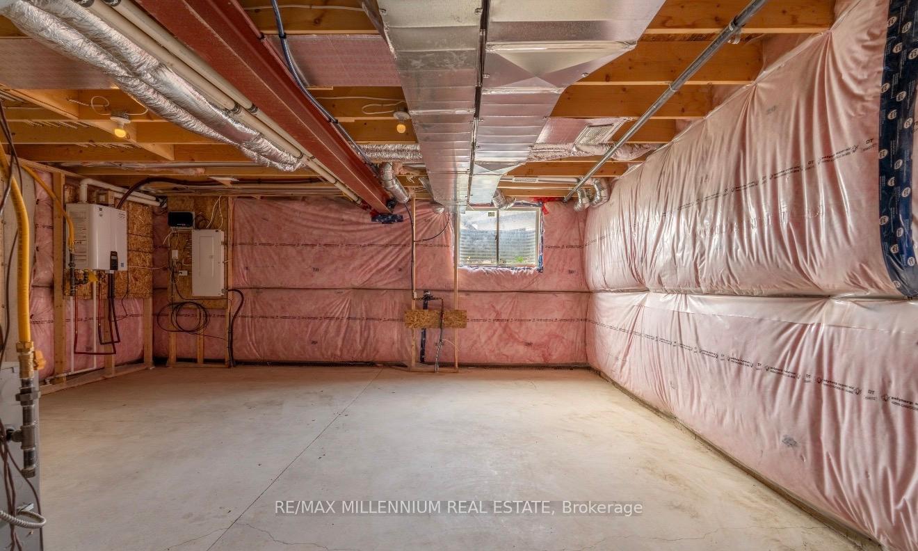 Photo 1 of 39 Perenack Avenue, Welland, Broadway — HOMEH