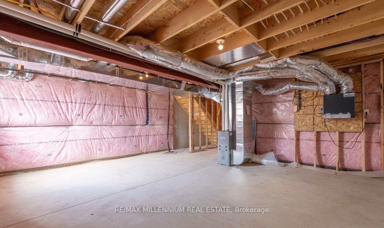 Photo 2 of 39 Perenack Avenue, Welland, Broadway — HOMEH