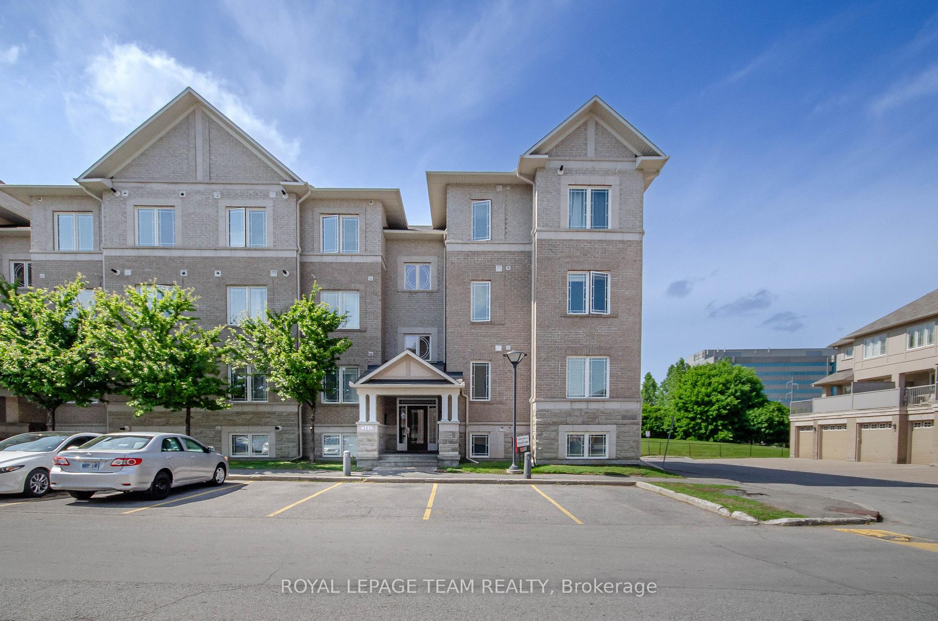 Front of Unit 4, 385 Paseo Private