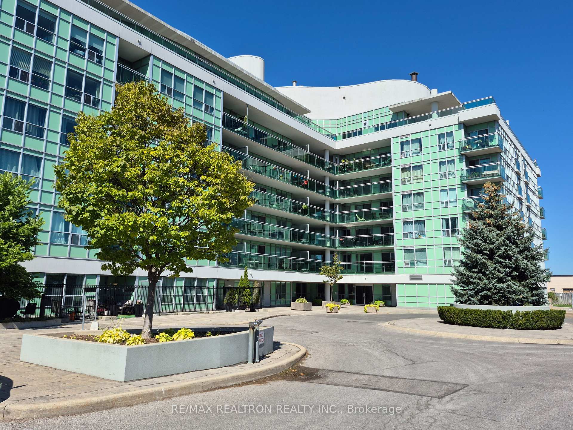 Front of Unit 527, 60 Fairfax Crescent