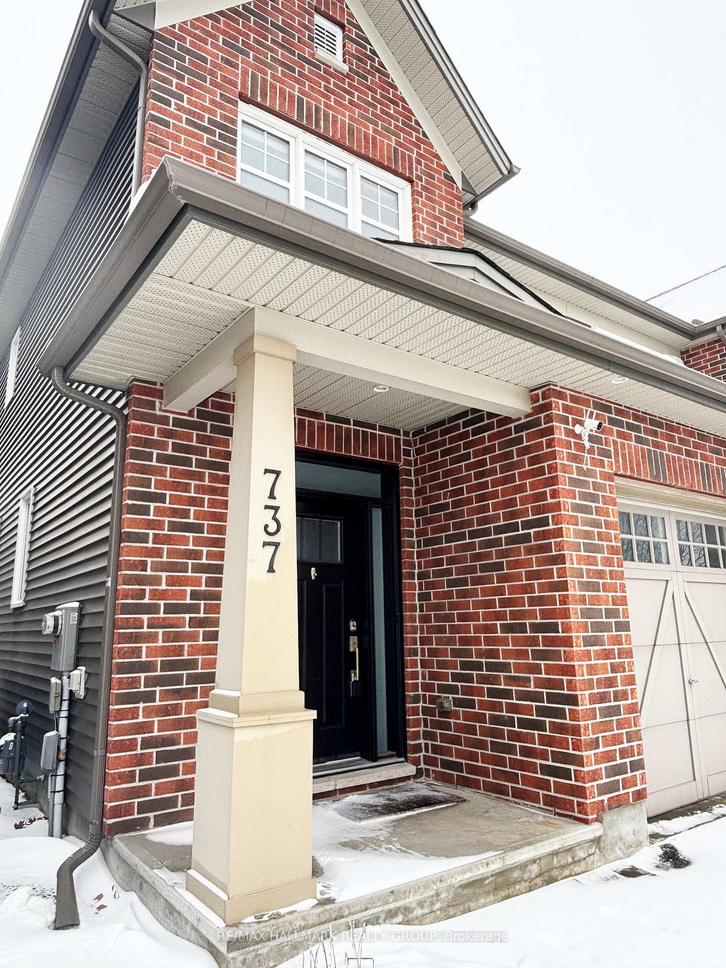 Front of 737 White Alder Avenue