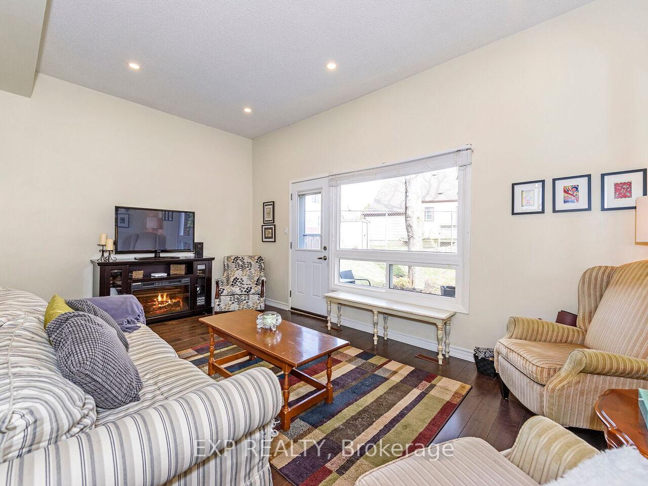 Photo 5 of Unit 9, 12 Briar Lane, Hamilton, Dundas — HOMEH