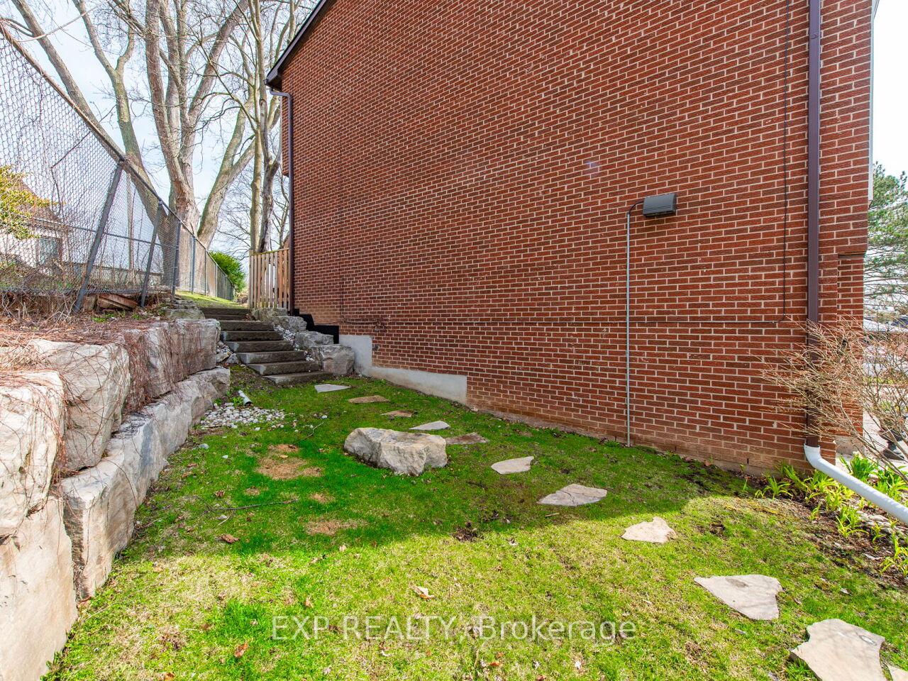 Photo 50 of Unit 9, 12 Briar Lane, Hamilton, Dundas — HOMEH