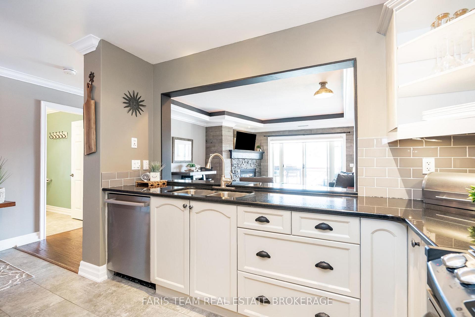 Photo 5 of Unit 204, 130 Steamship Bay Road, Gravenhurst, Muskoka (S) — HOMEH