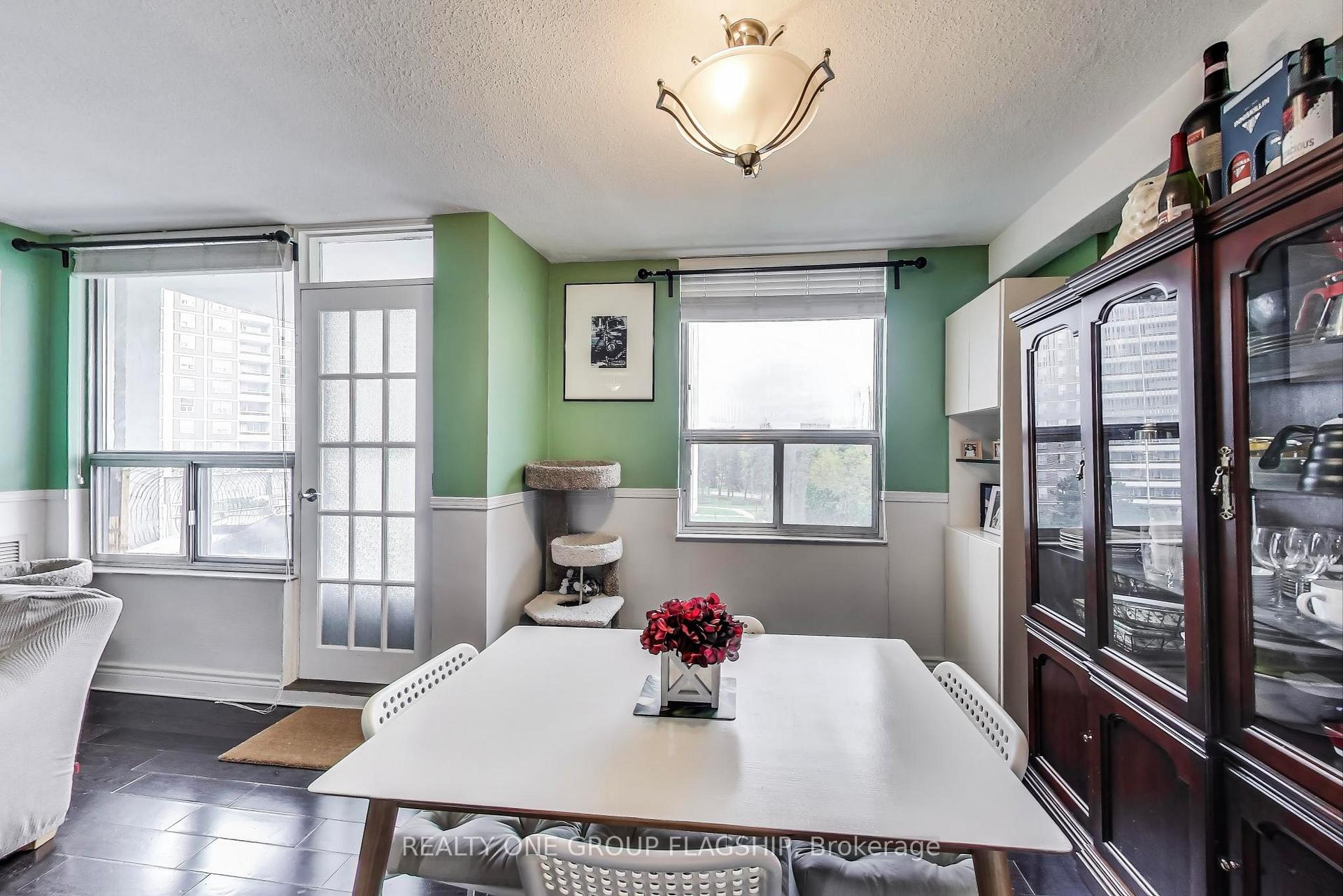Photo 12 of Unit 1009, 10 Edgecliff Golfway, Toronto, Flemingdon Park — HOMEH