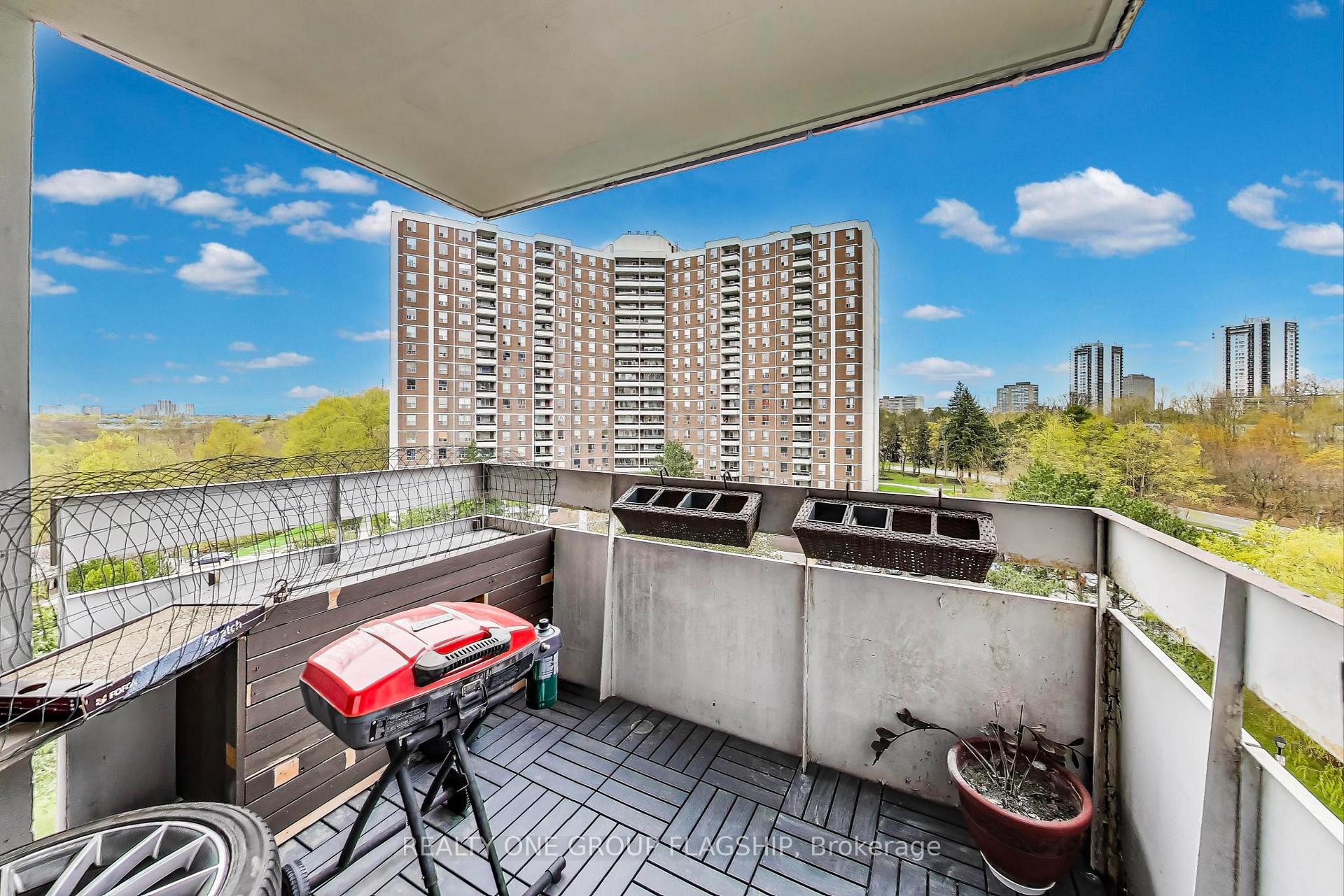 Photo 27 of Unit 1009, 10 Edgecliff Golfway, Toronto, Flemingdon Park — HOMEH