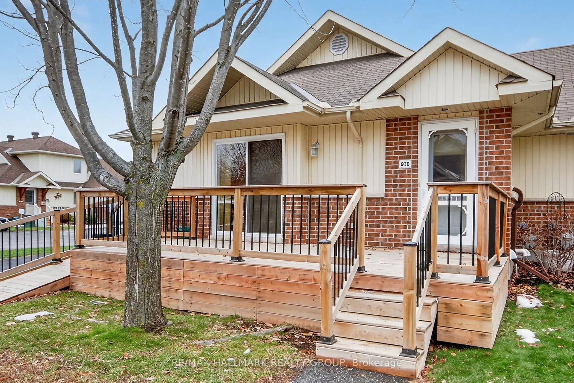 Photo 1 of 600 Sunbeam Private, Ottawa, Richmond — HOMEH
