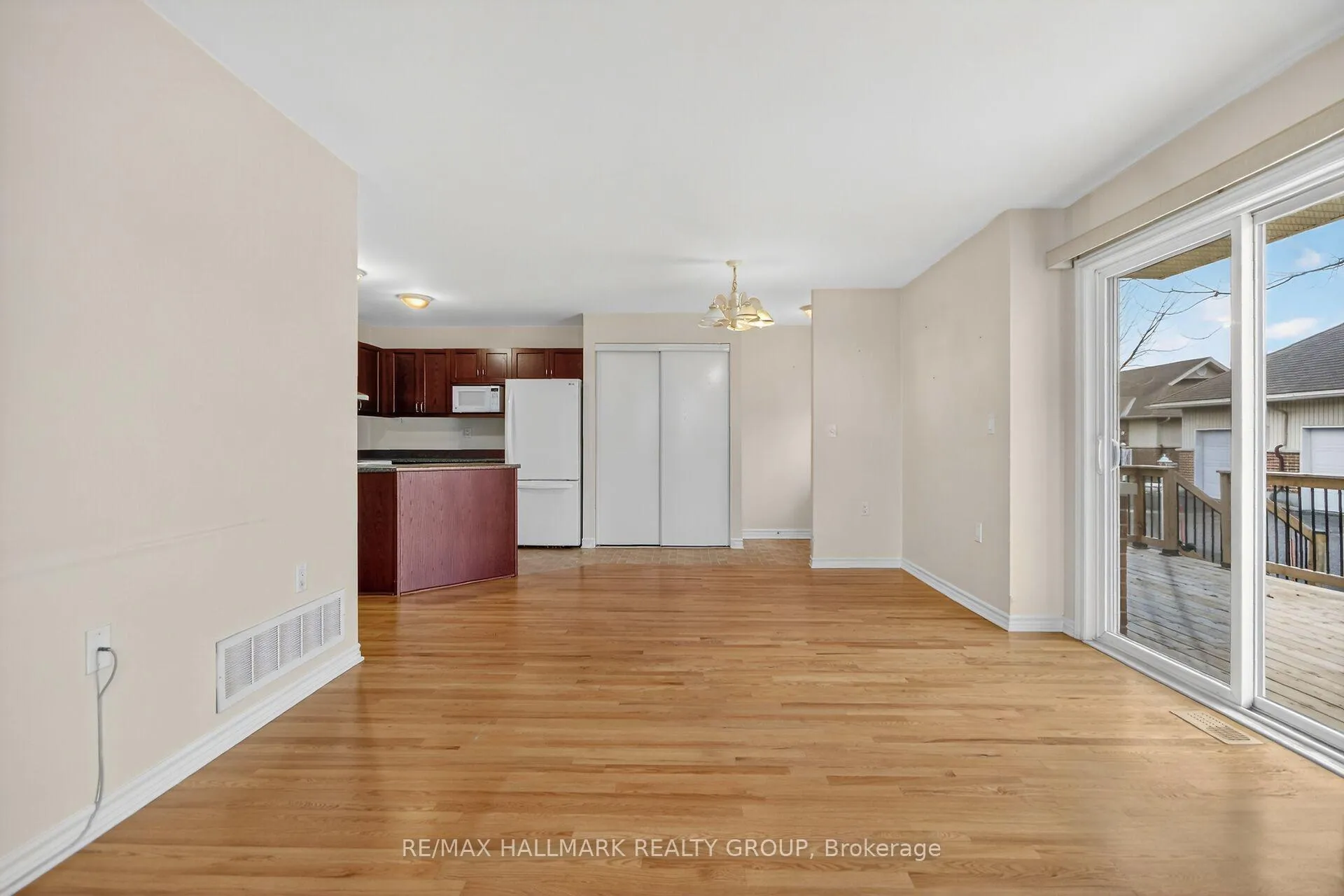 Photo 19 of 600 Sunbeam Private, Ottawa, Richmond — HOMEH