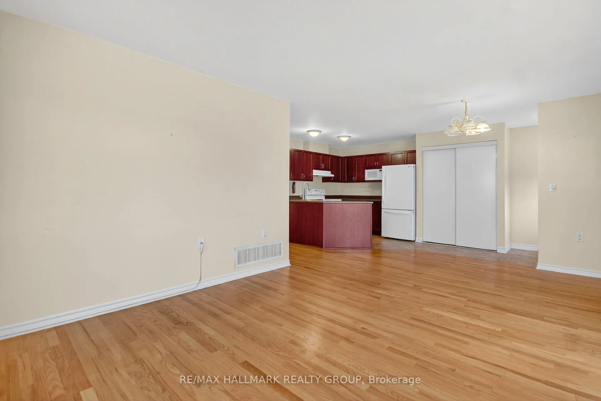 Photo 20 of 600 Sunbeam Private, Ottawa, Richmond — HOMEH
