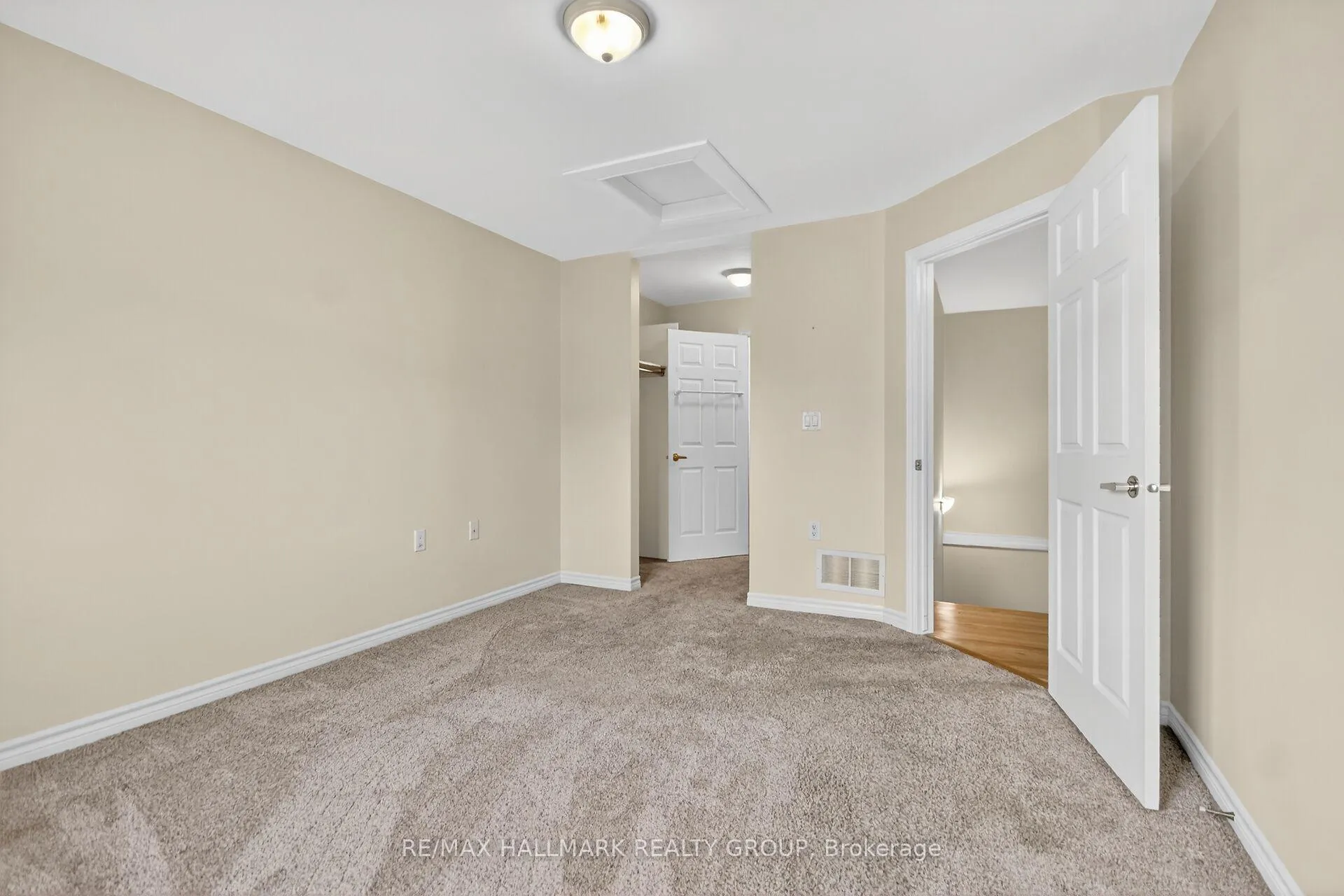Photo 34 of 600 Sunbeam Private, Ottawa, Richmond — HOMEH