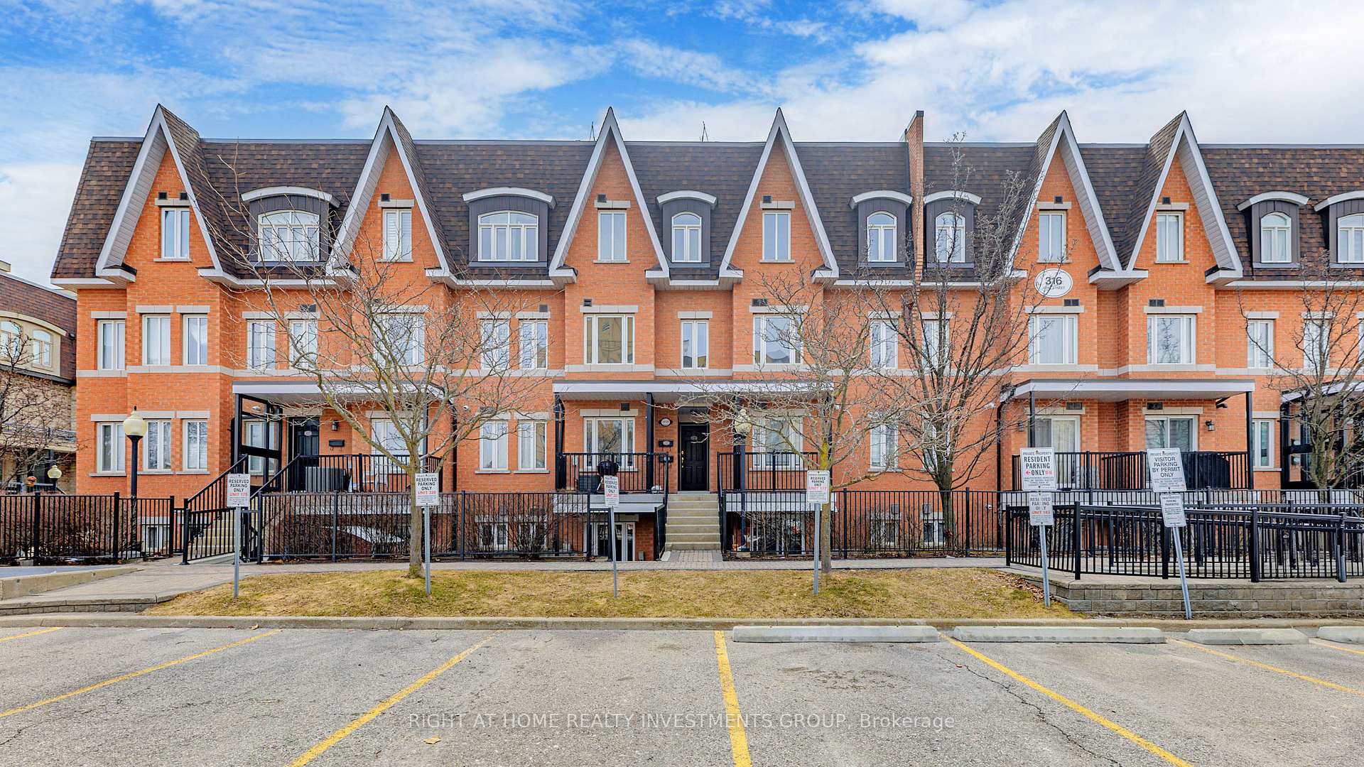 Front of Unit 118, 316 John Street
