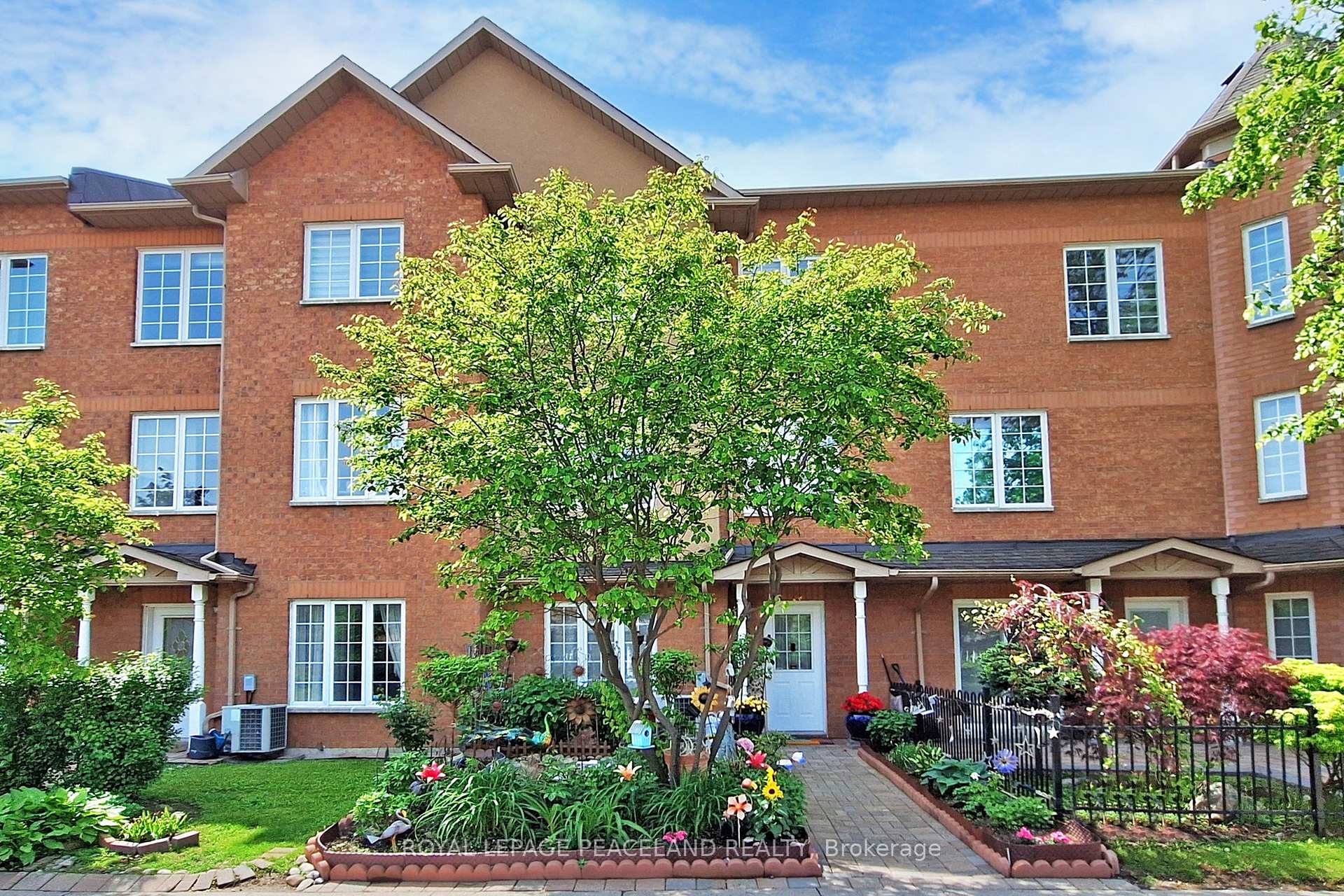 Photo 3 of Unit 3, 15 St Moritz Way, Markham, Unionville — HOMEH