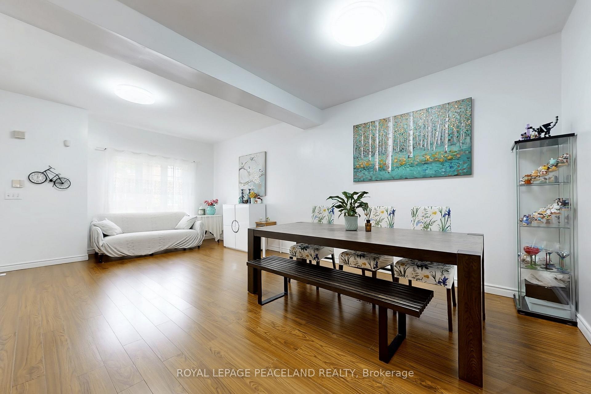 Photo 7 of Unit 3, 15 St Moritz Way, Markham, Unionville — HOMEH