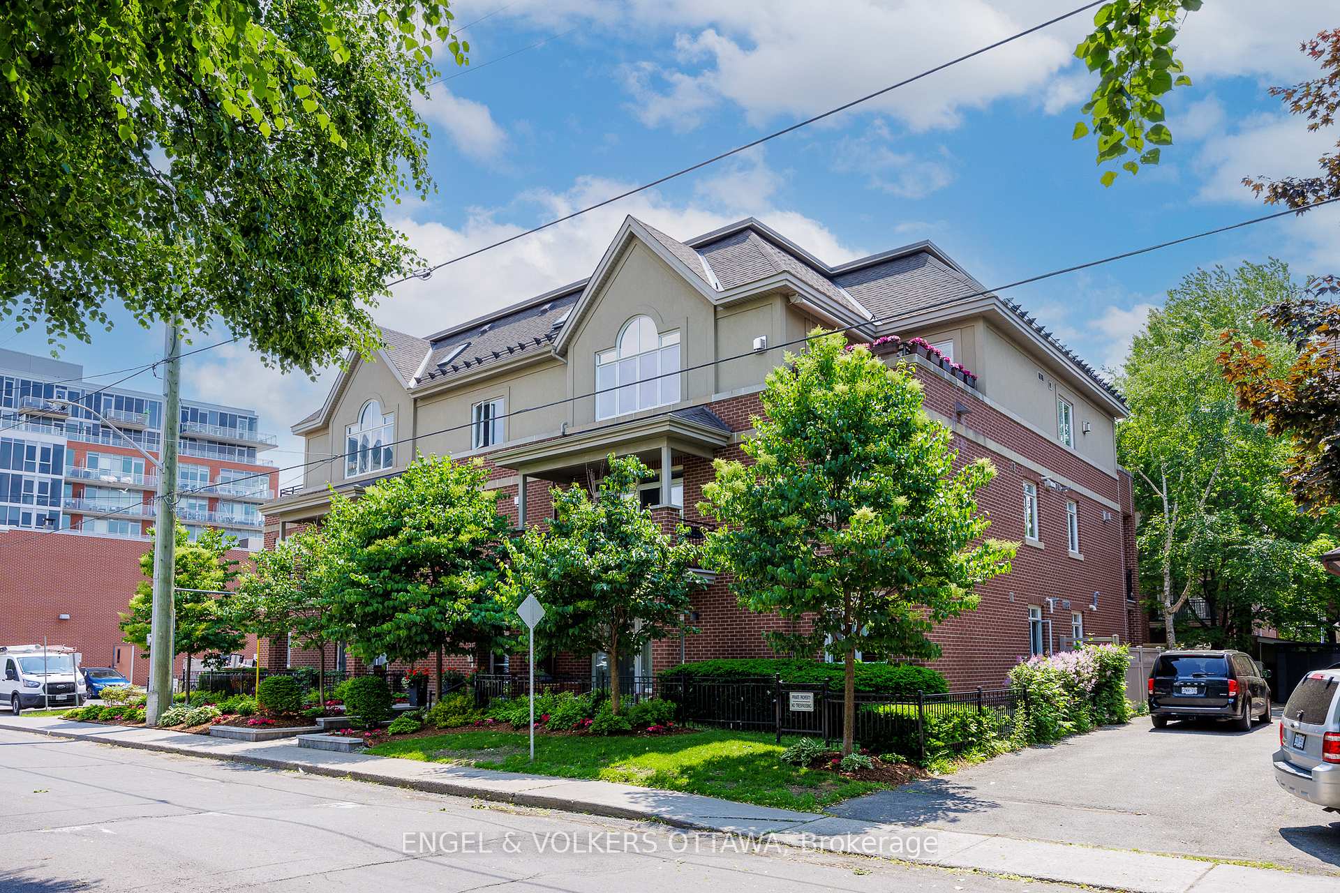Photo 1 of Unit 105, 400 Mcleod Street, Ottawa, Ottawa Centre — HOMEH