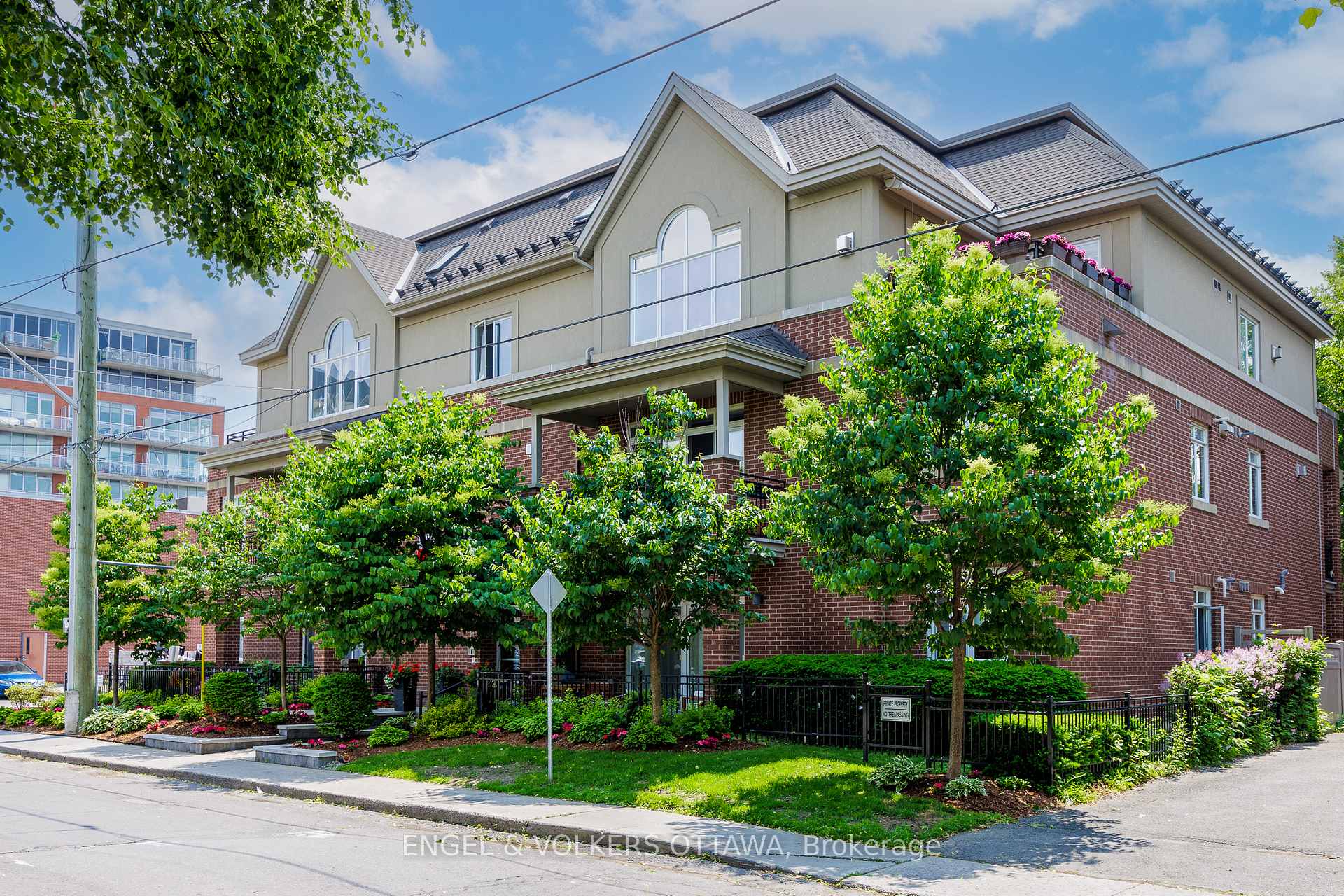 Photo 2 of Unit 105, 400 Mcleod Street, Ottawa, Ottawa Centre — HOMEH