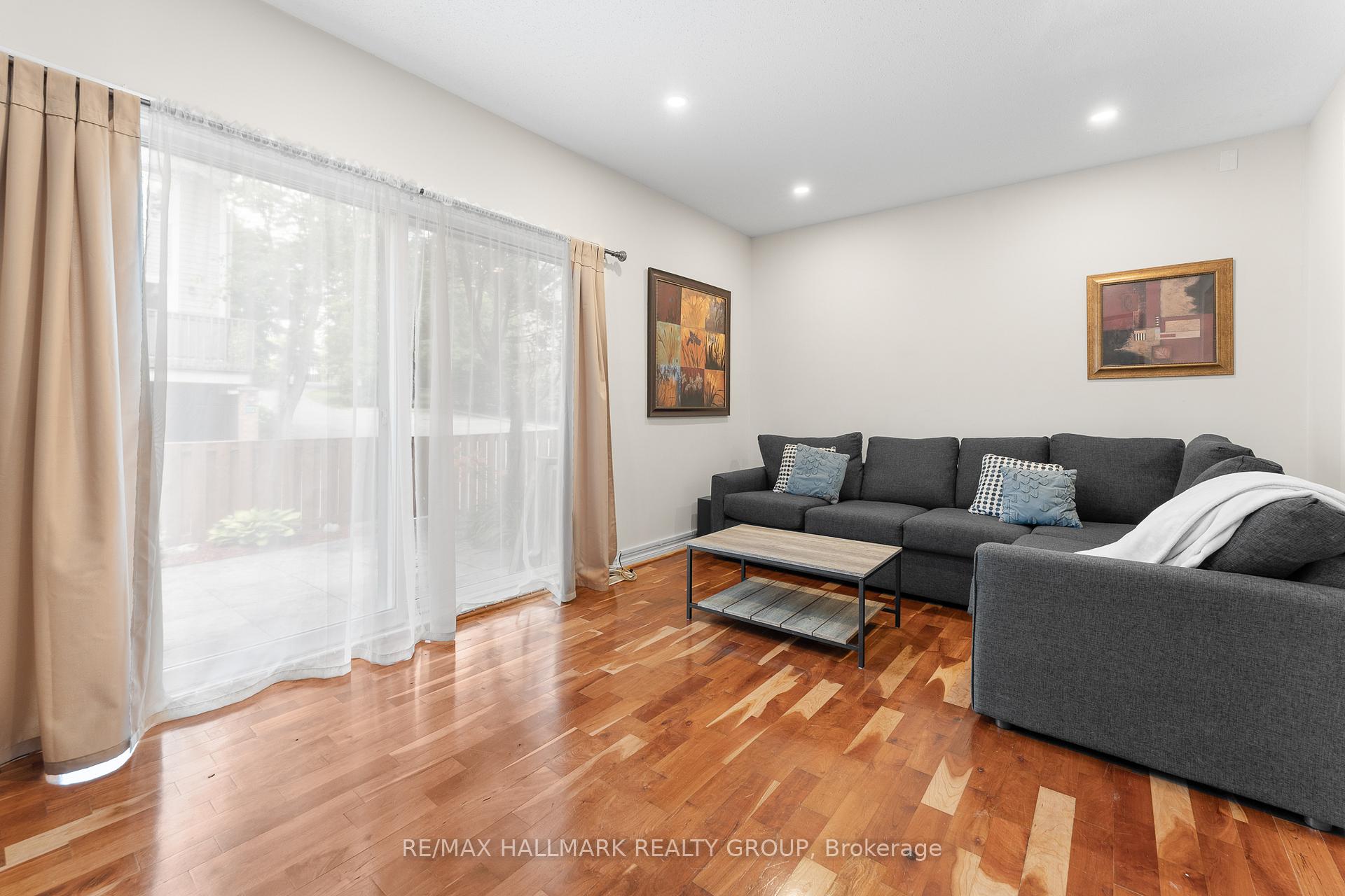 Photo 12 of 1126 Chimney Hill Way, Ottawa, Beacon Hill South — HOMEH