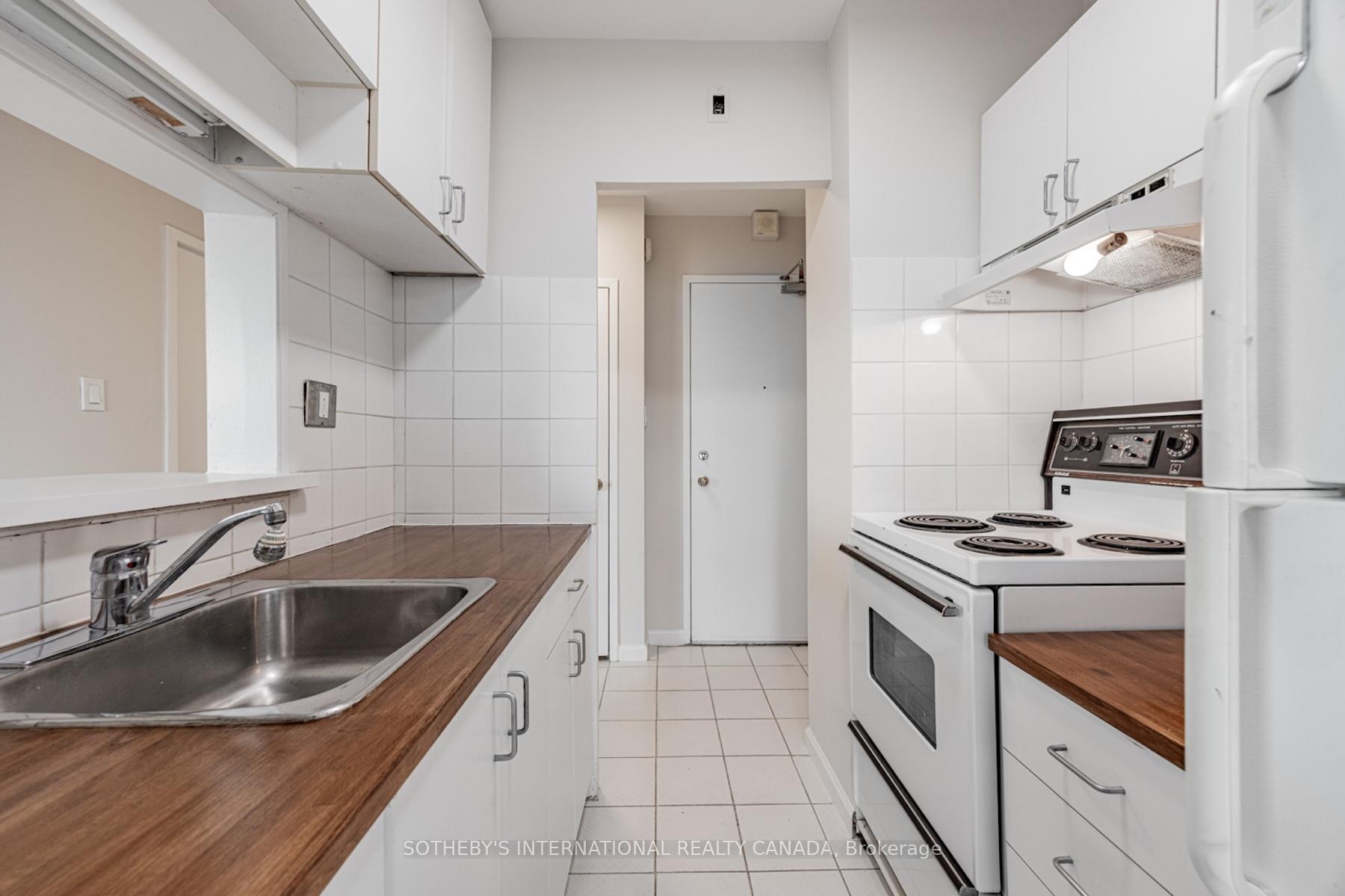 Photo 4 of Unit 601, 78 Warren Road, Toronto, Casa Loma — HOMEH