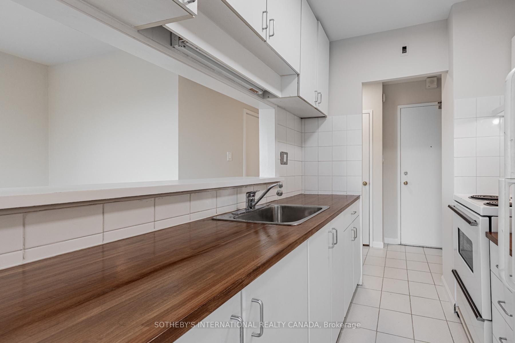 Photo 6 of Unit 601, 78 Warren Road, Toronto, Casa Loma — HOMEH