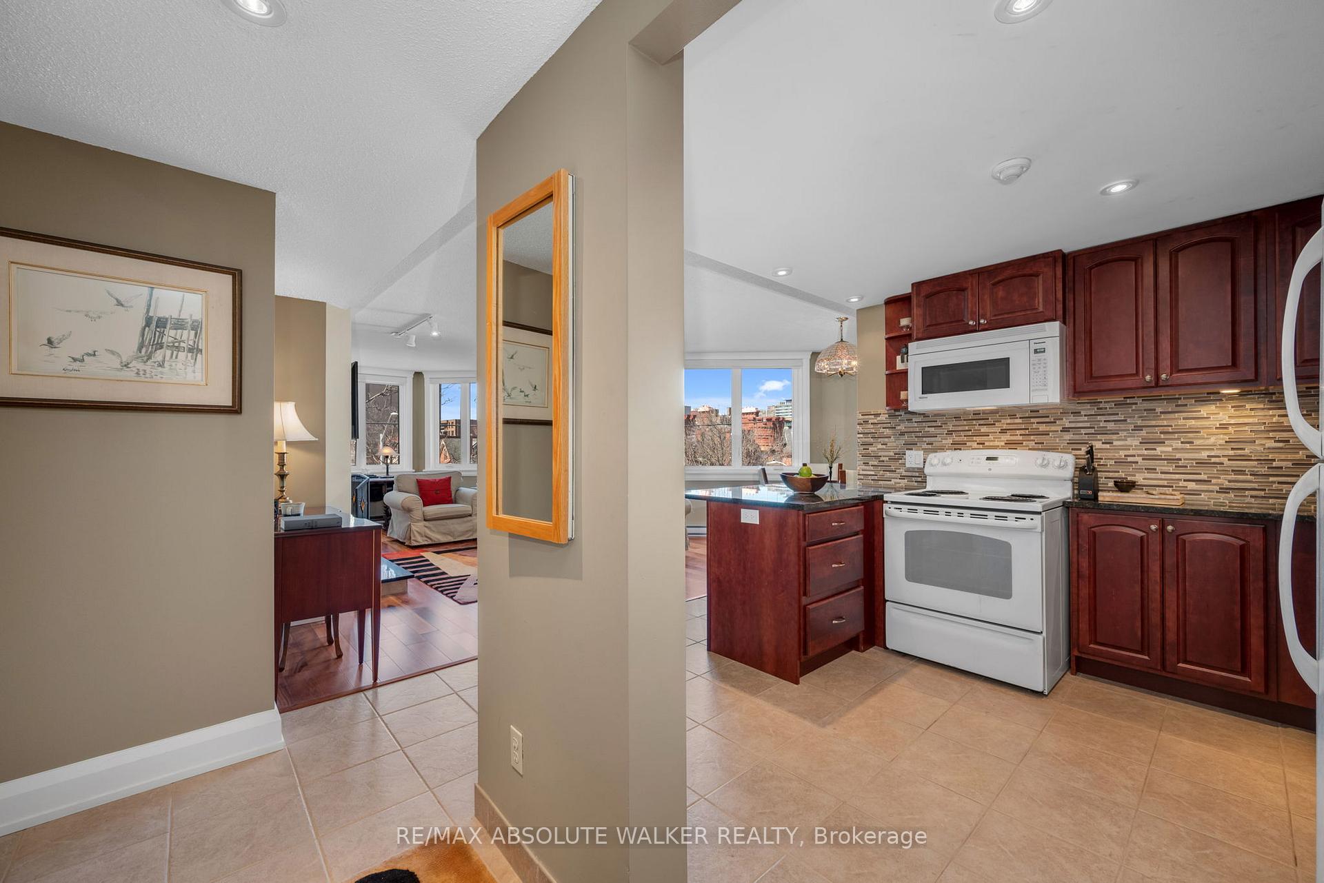 Photo 3 of Unit 401, 317 Metcalfe Street, Ottawa, Ottawa Centre — HOMEH