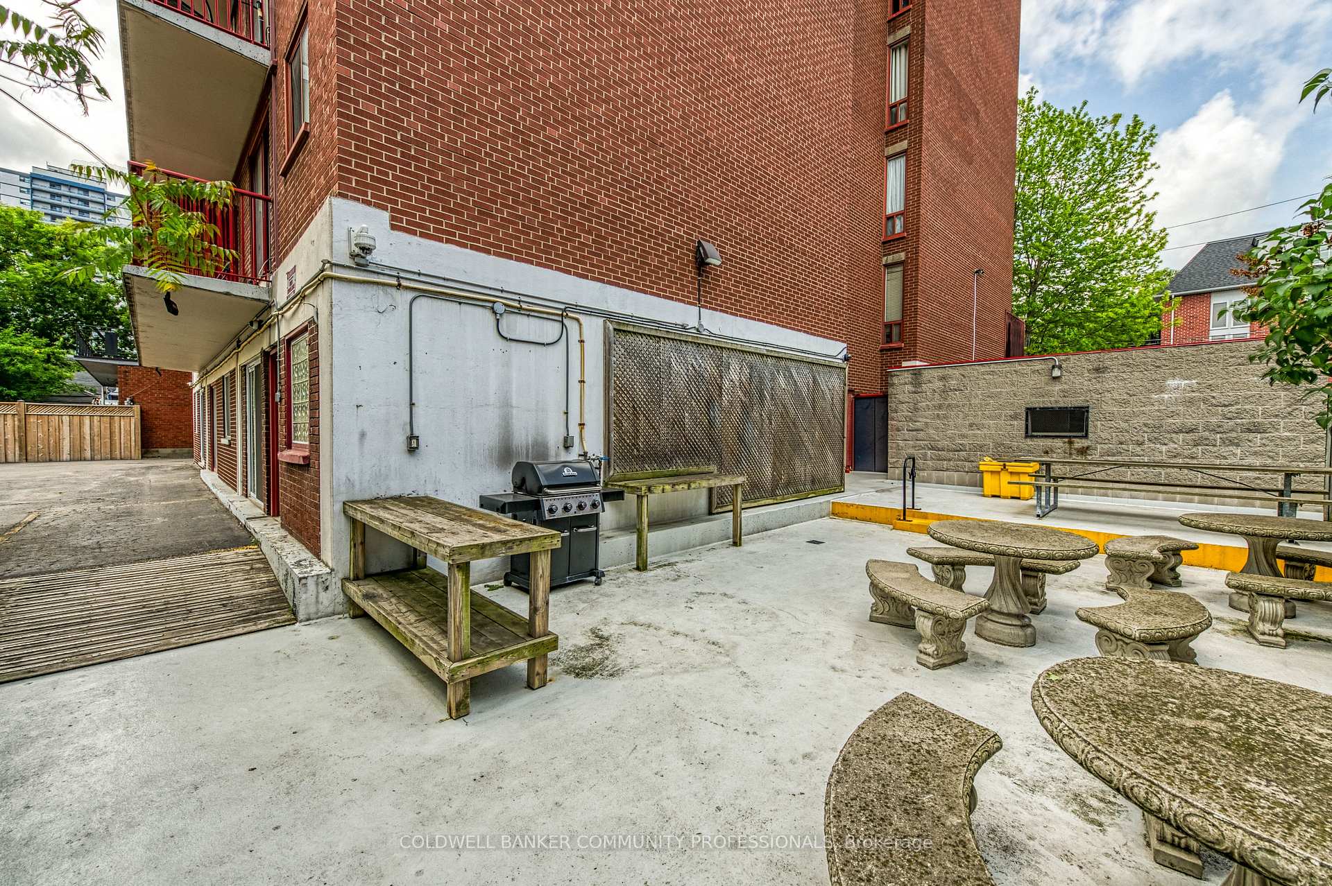 Photo 4 of Unit 806, 141 Catharine Street S, Hamilton, Corktown — HOMEH