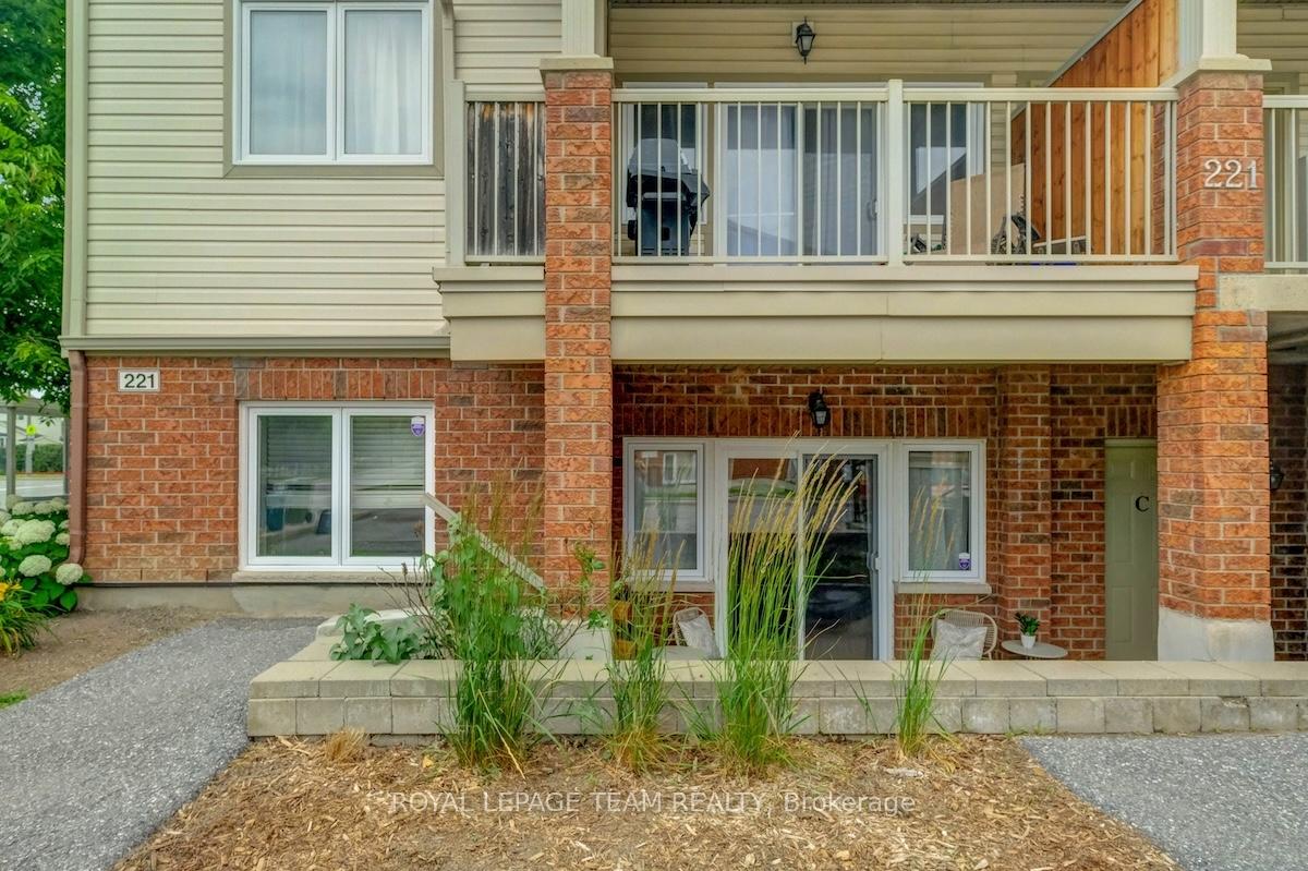 Photo 3 of Unit C, 221 Crestway Drive, Ottawa, Barrhaven East — HOMEH
