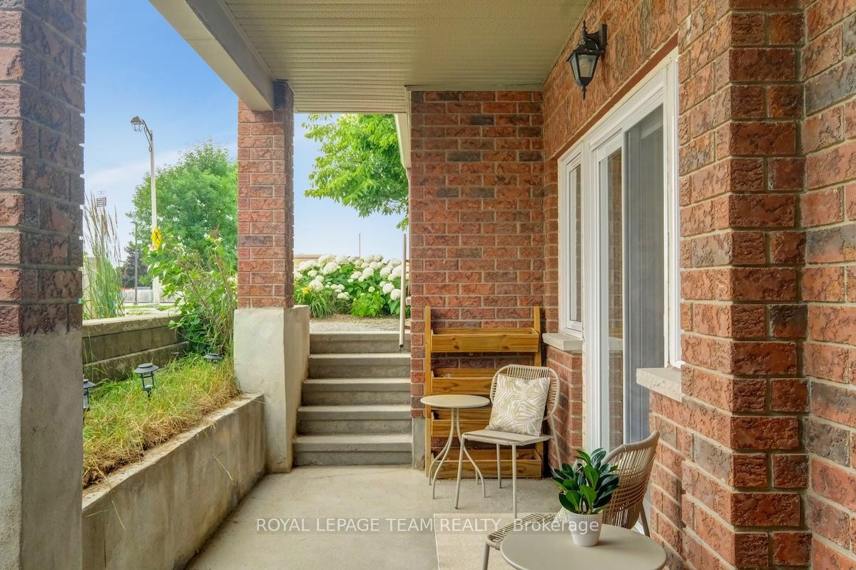 Photo 5 of Unit C, 221 Crestway Drive, Ottawa, Barrhaven East — HOMEH